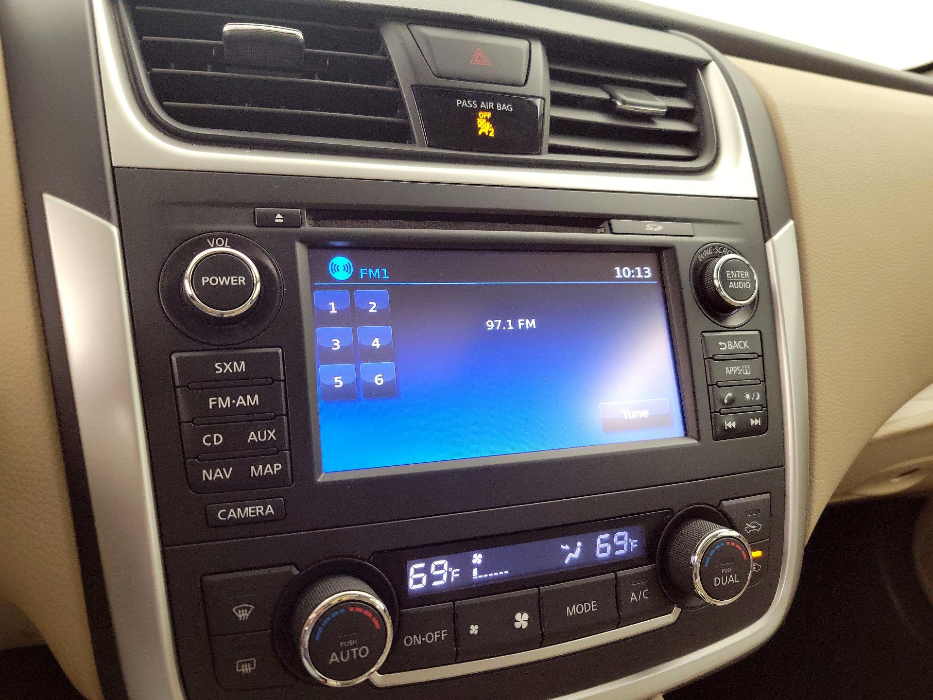 Thumbnail: 2016 Nissan Altima - 16