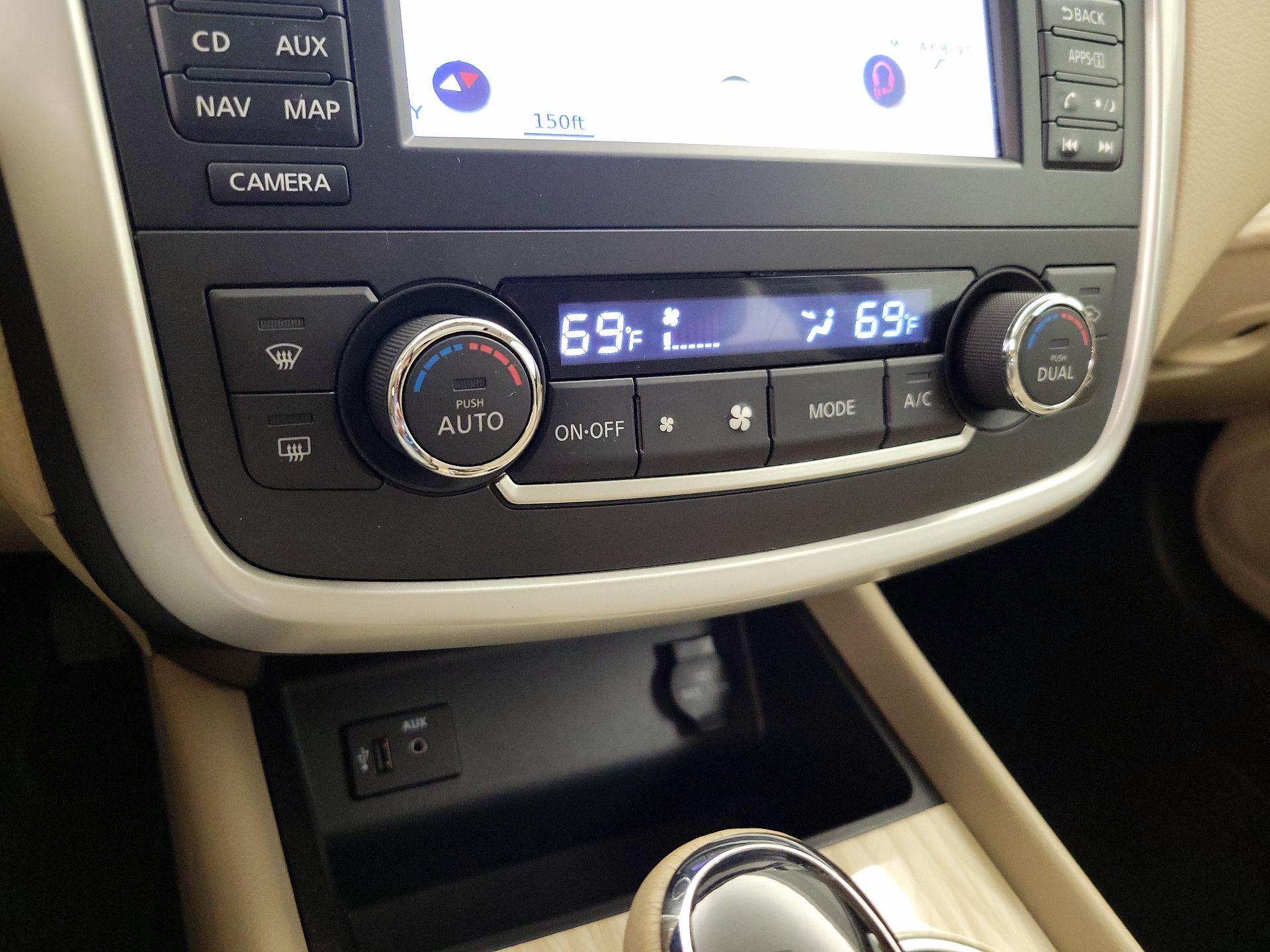 Thumbnail: 2016 Nissan Altima - 17