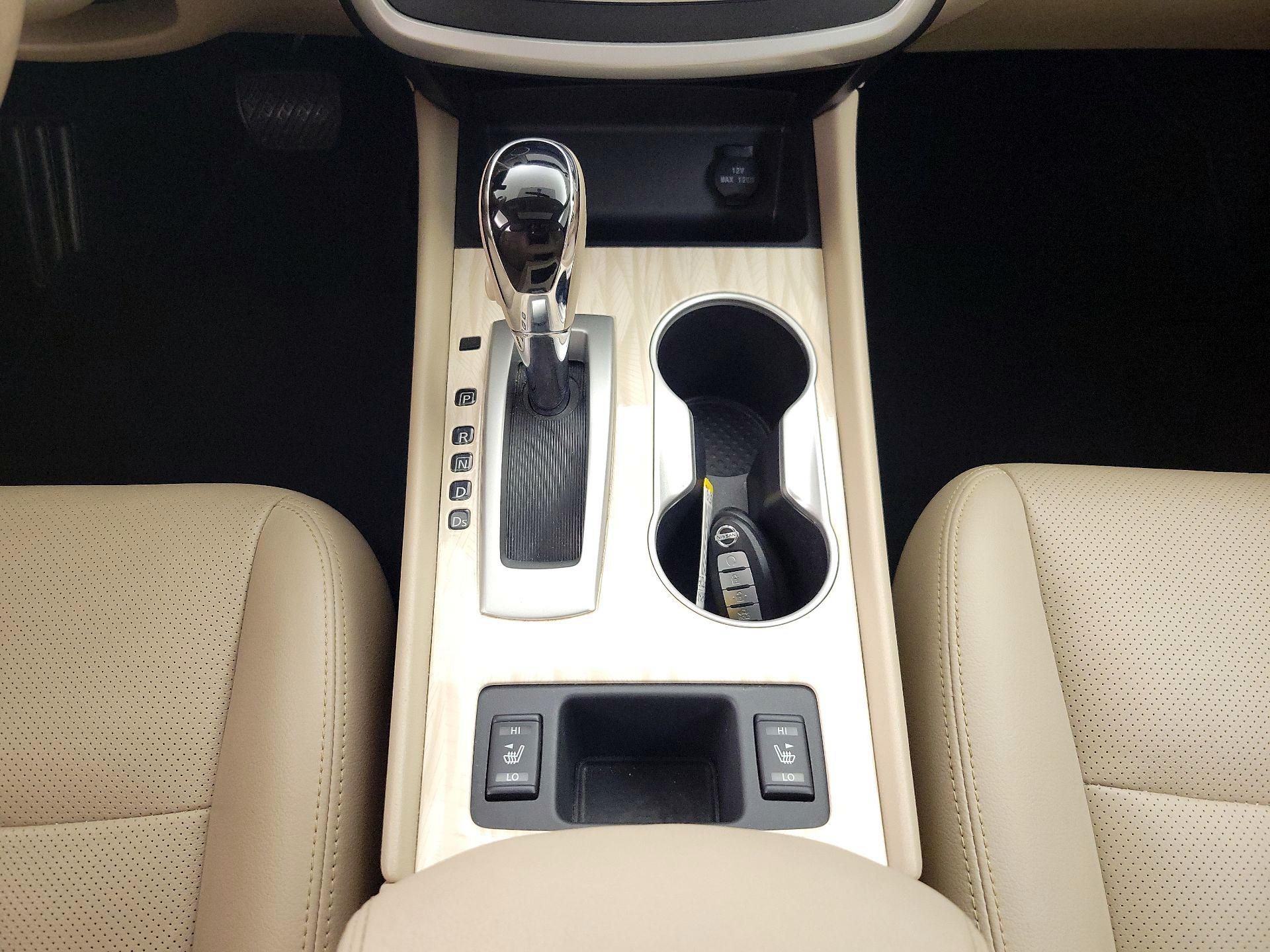 Thumbnail: 2016 Nissan Altima - 18