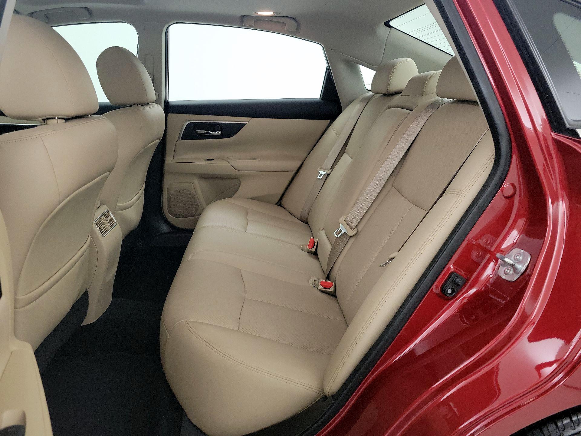 Thumbnail: 2016 Nissan Altima - 20