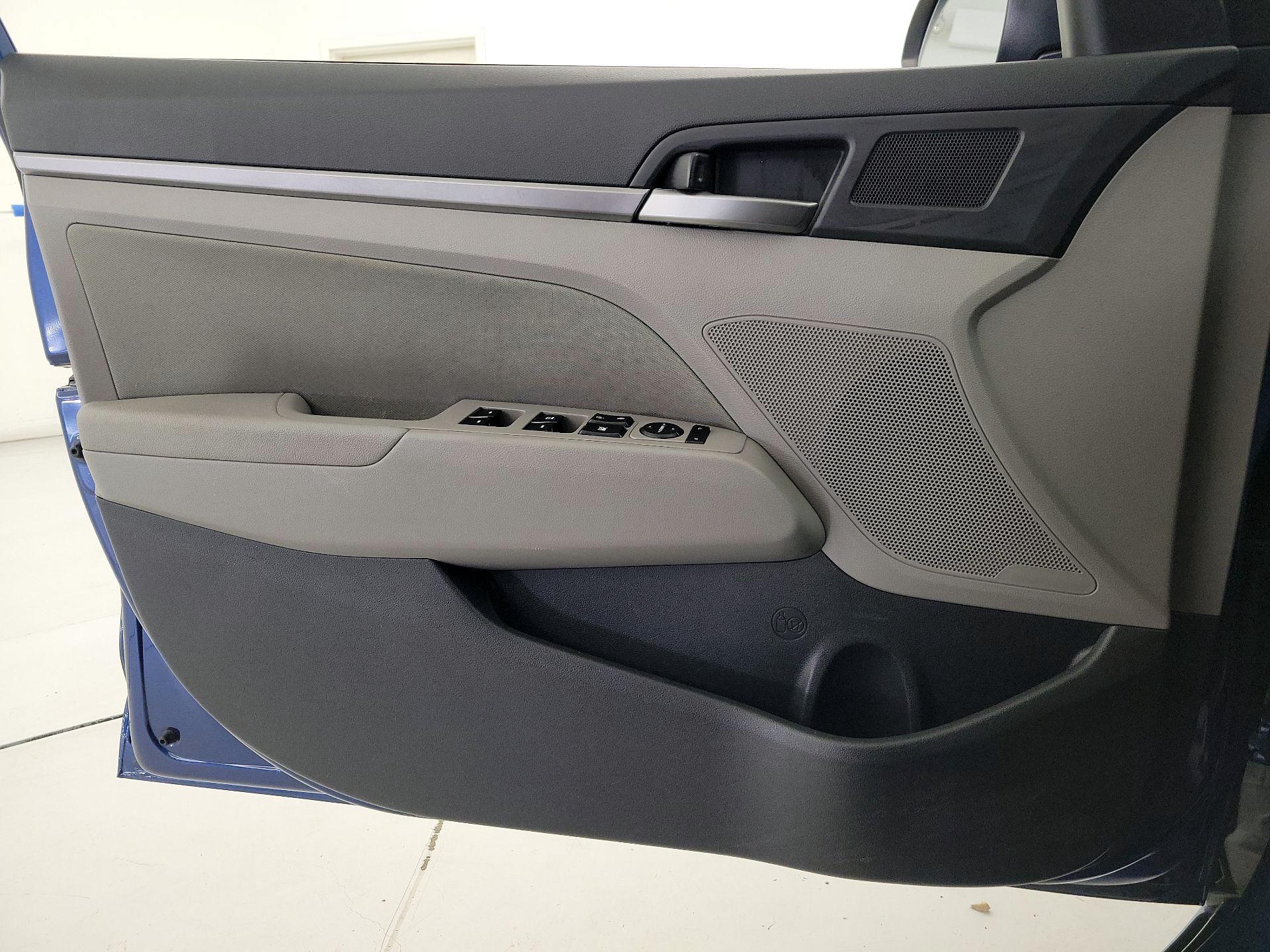 Thumbnail: 2018 Hyundai Elantra - 12