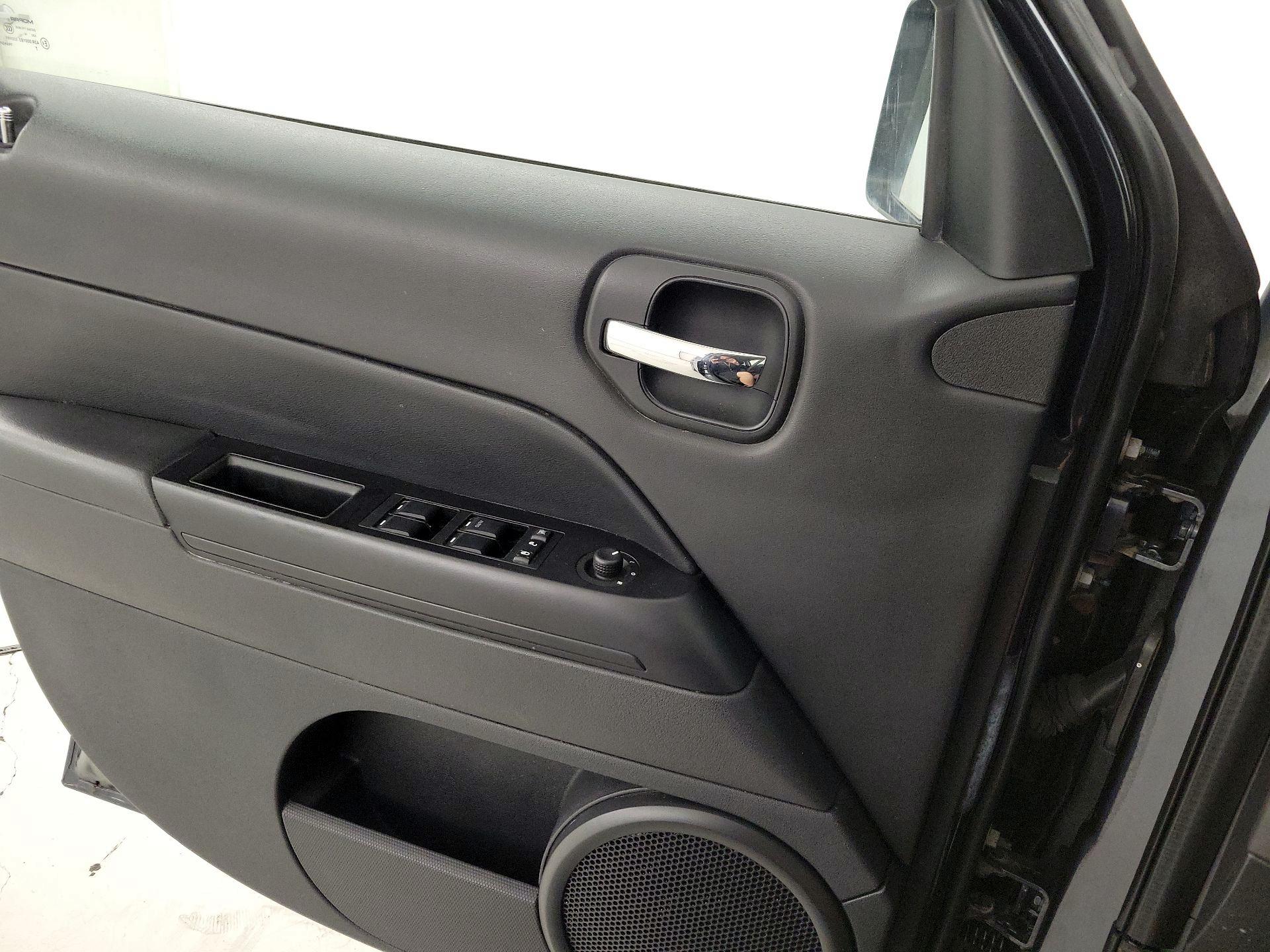 Thumbnail: 2014 Jeep Patriot - 12