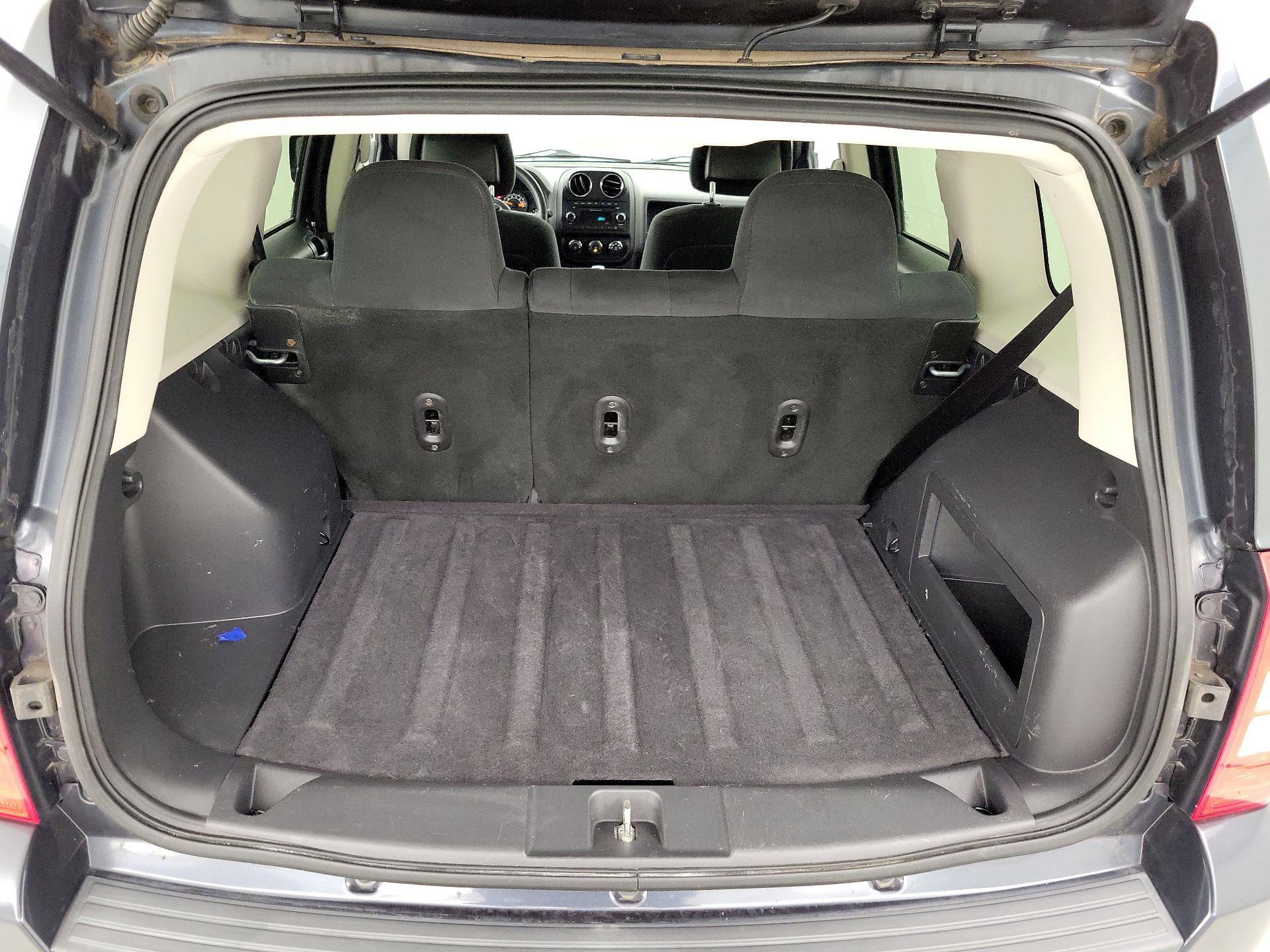 Thumbnail: 2014 Jeep Patriot - 17