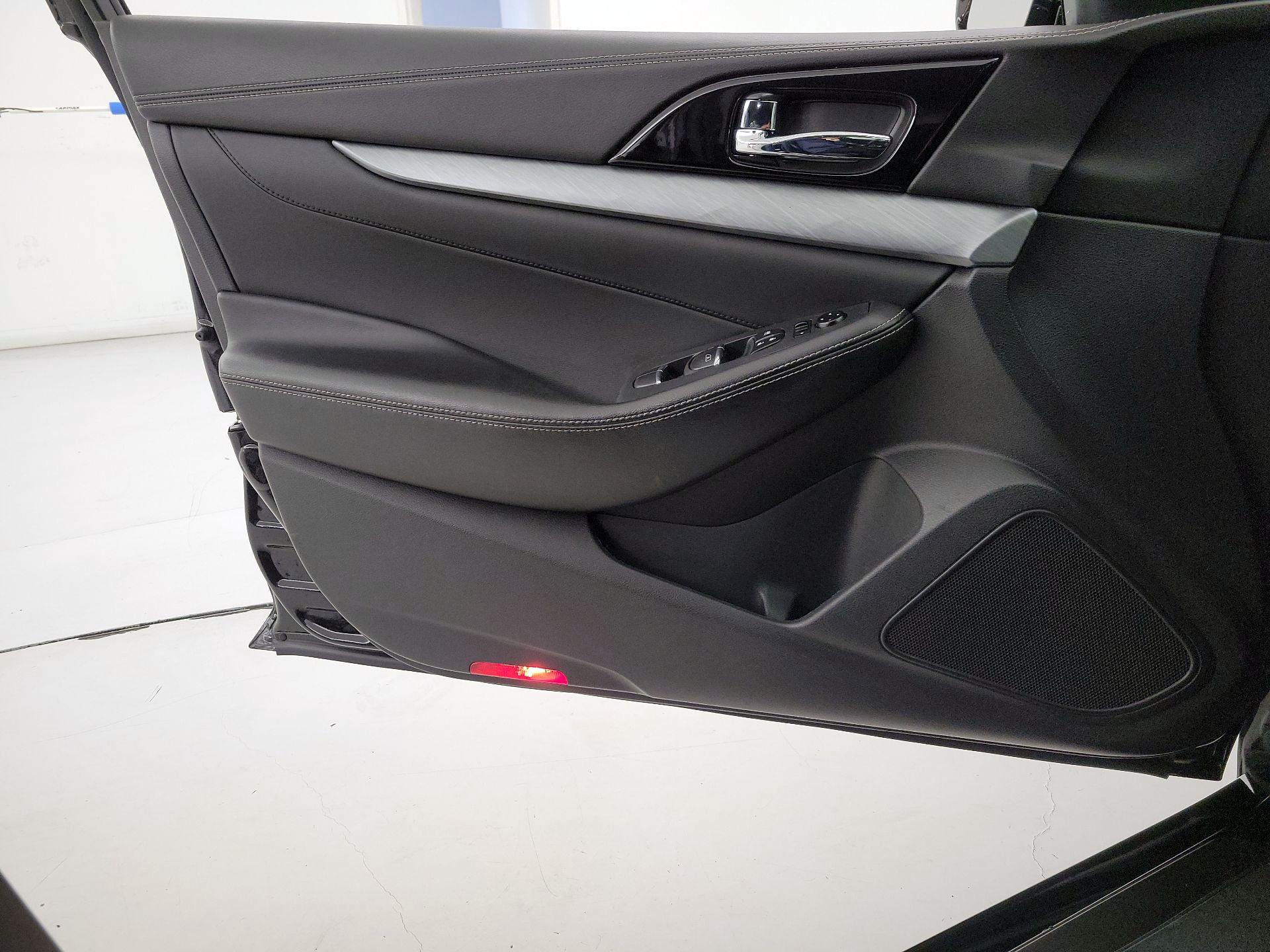 Thumbnail: 2016 Nissan Maxima - 12