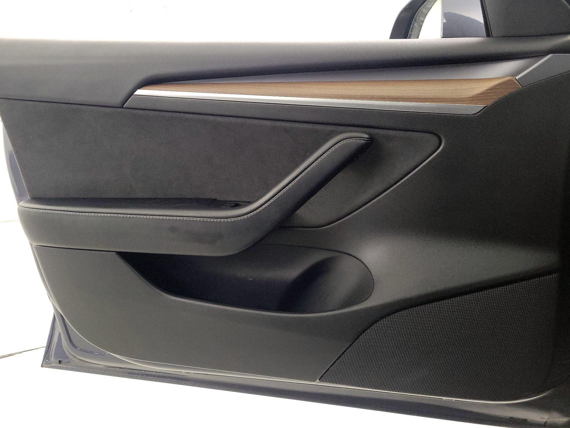 Thumbnail: 2022 Tesla Model 3 - 12