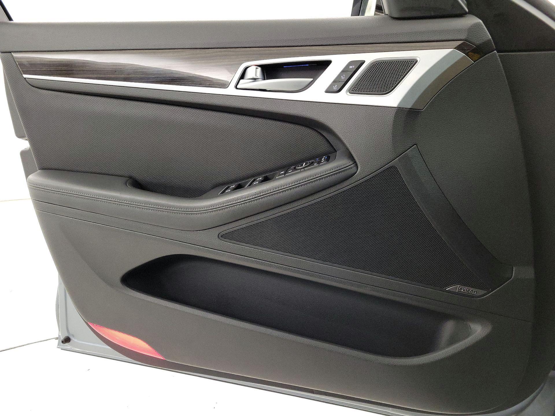 Thumbnail: 2015 Hyundai Genesis - 12