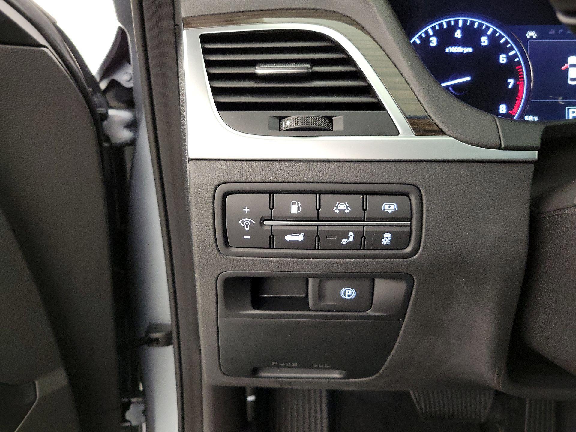 Thumbnail: 2015 Hyundai Genesis - 13