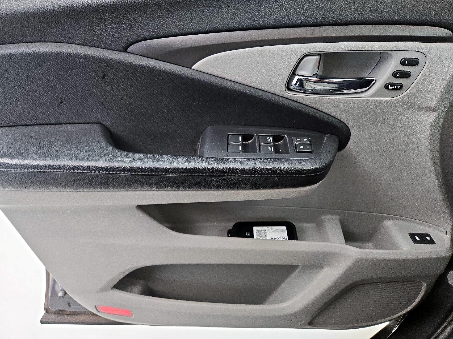 Thumbnail: 2019 Honda Pilot - 12