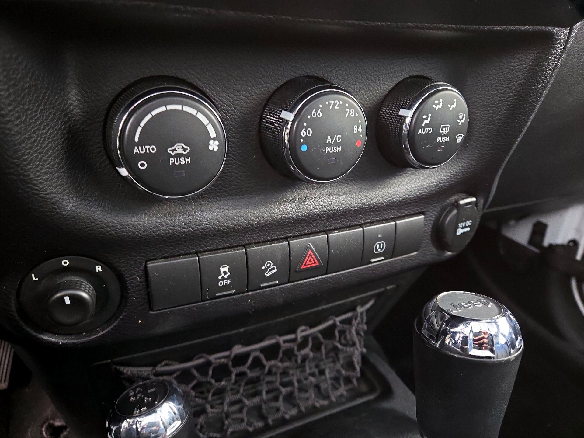 Thumbnail: 2017 Jeep Wrangler - 15