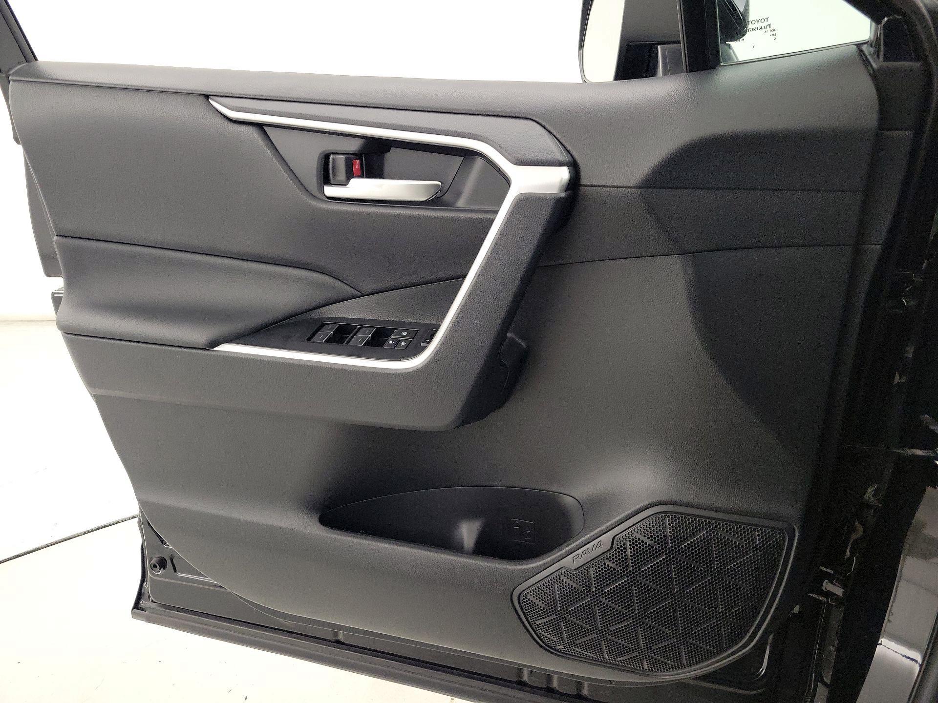 Thumbnail: 2025 Toyota RAV4 - 12