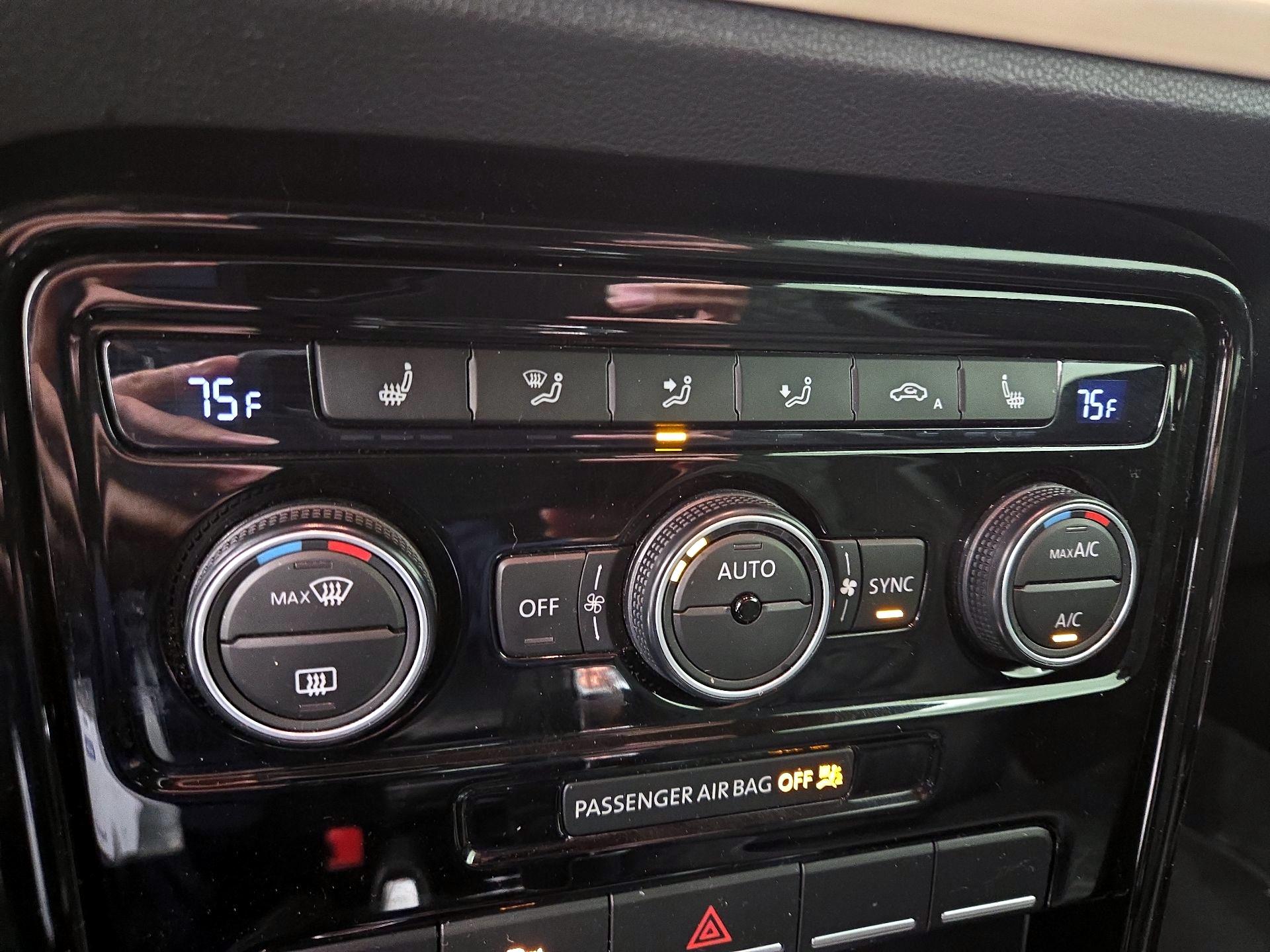 Thumbnail: 2019 Volkswagen Beetle - 17