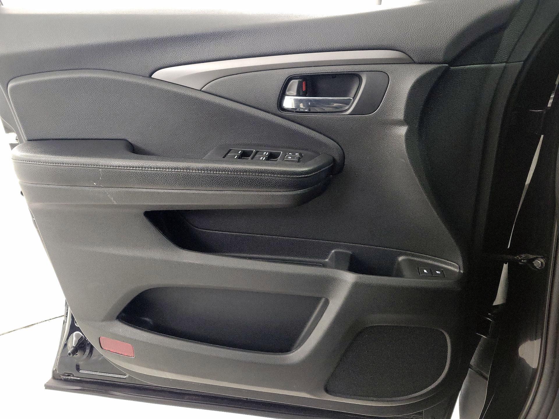 Thumbnail: 2018 Honda Pilot - 12