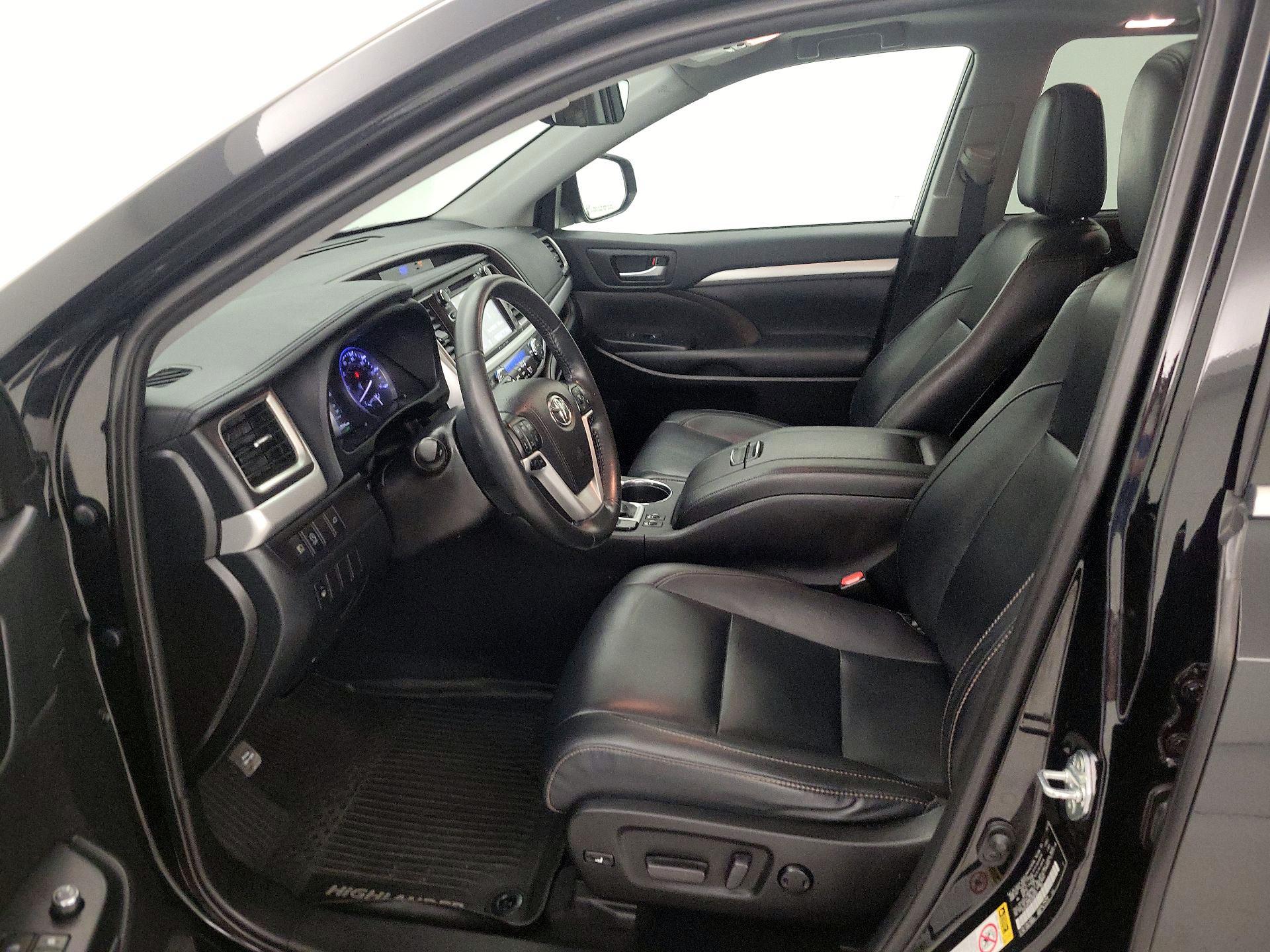 Thumbnail: 2019 Toyota Highlander - 11