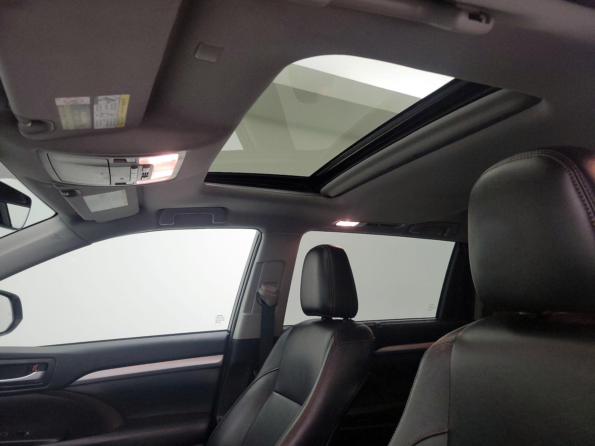 Thumbnail: 2019 Toyota Highlander - 19