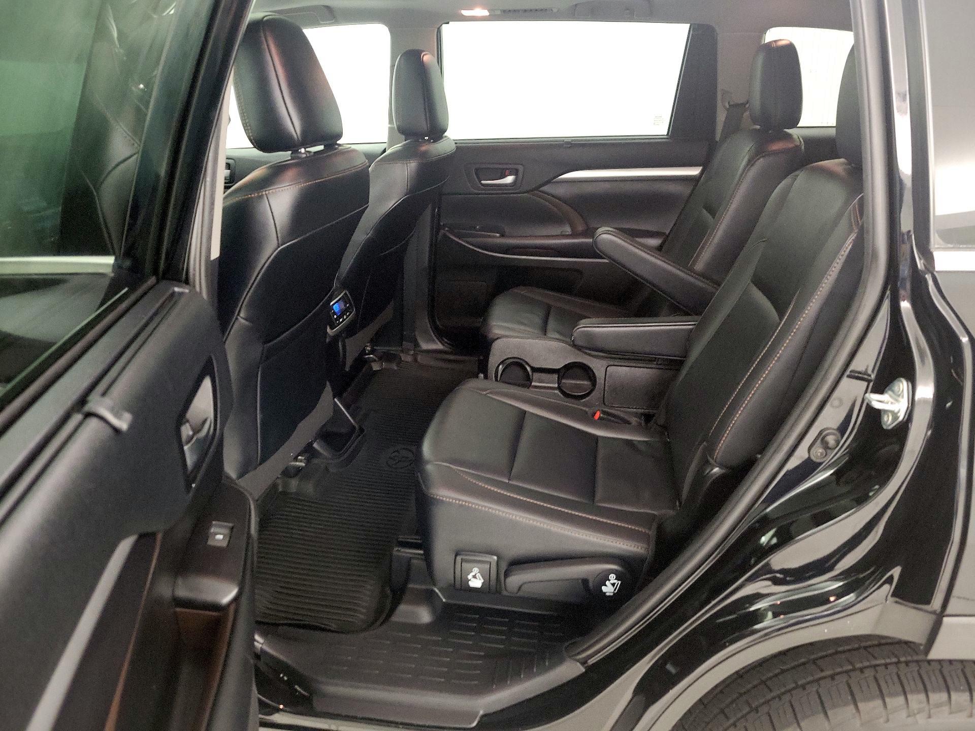 Thumbnail: 2019 Toyota Highlander - 20