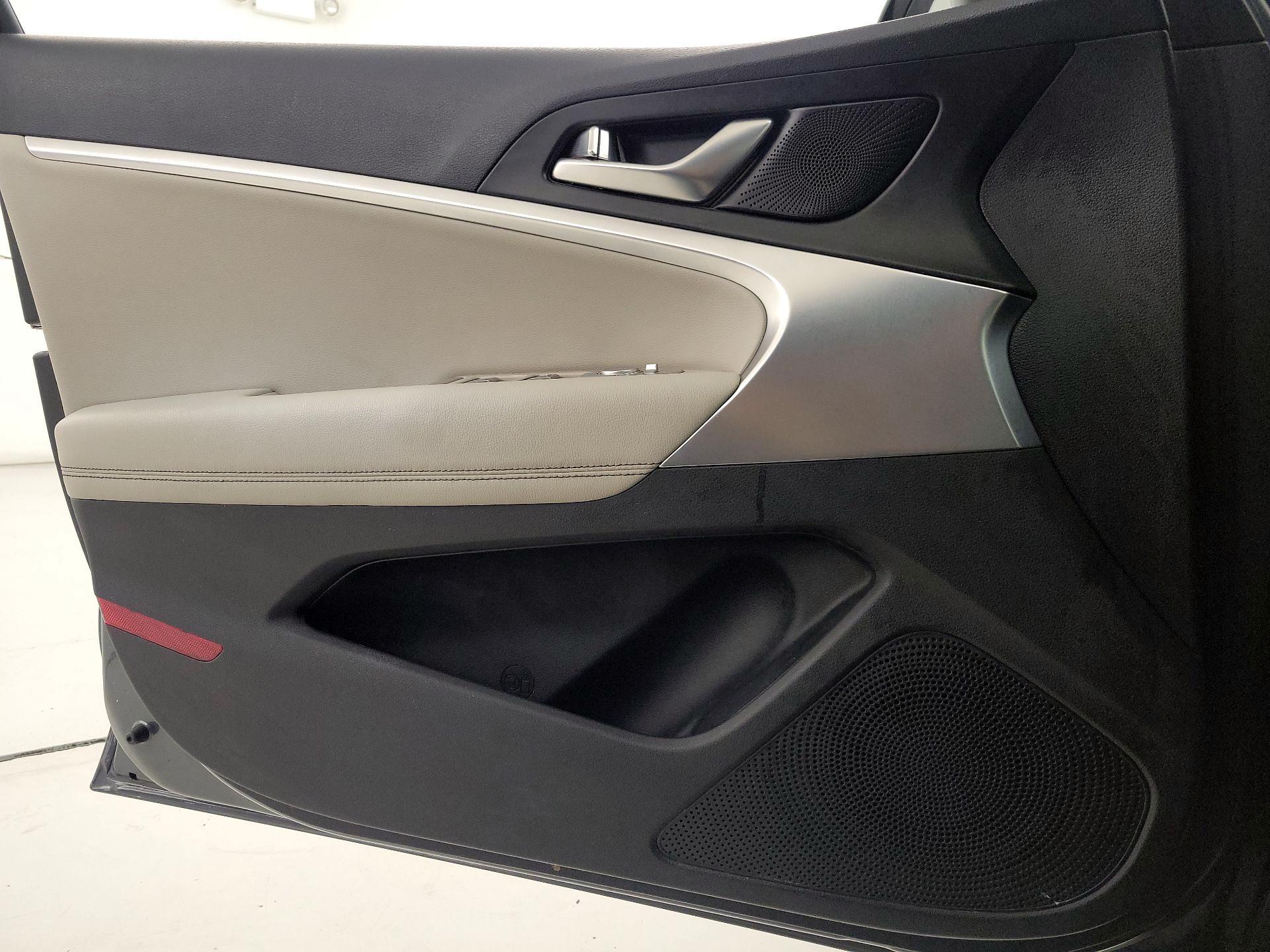 Thumbnail: 2020 Genesis G70 - 12