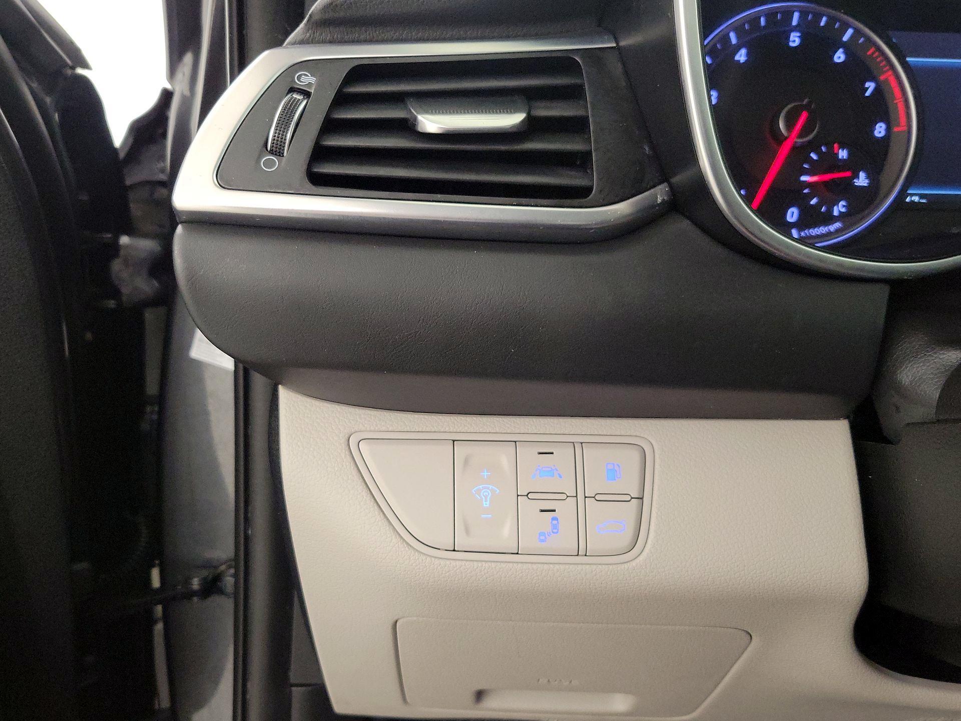 Thumbnail: 2020 Genesis G70 - 13