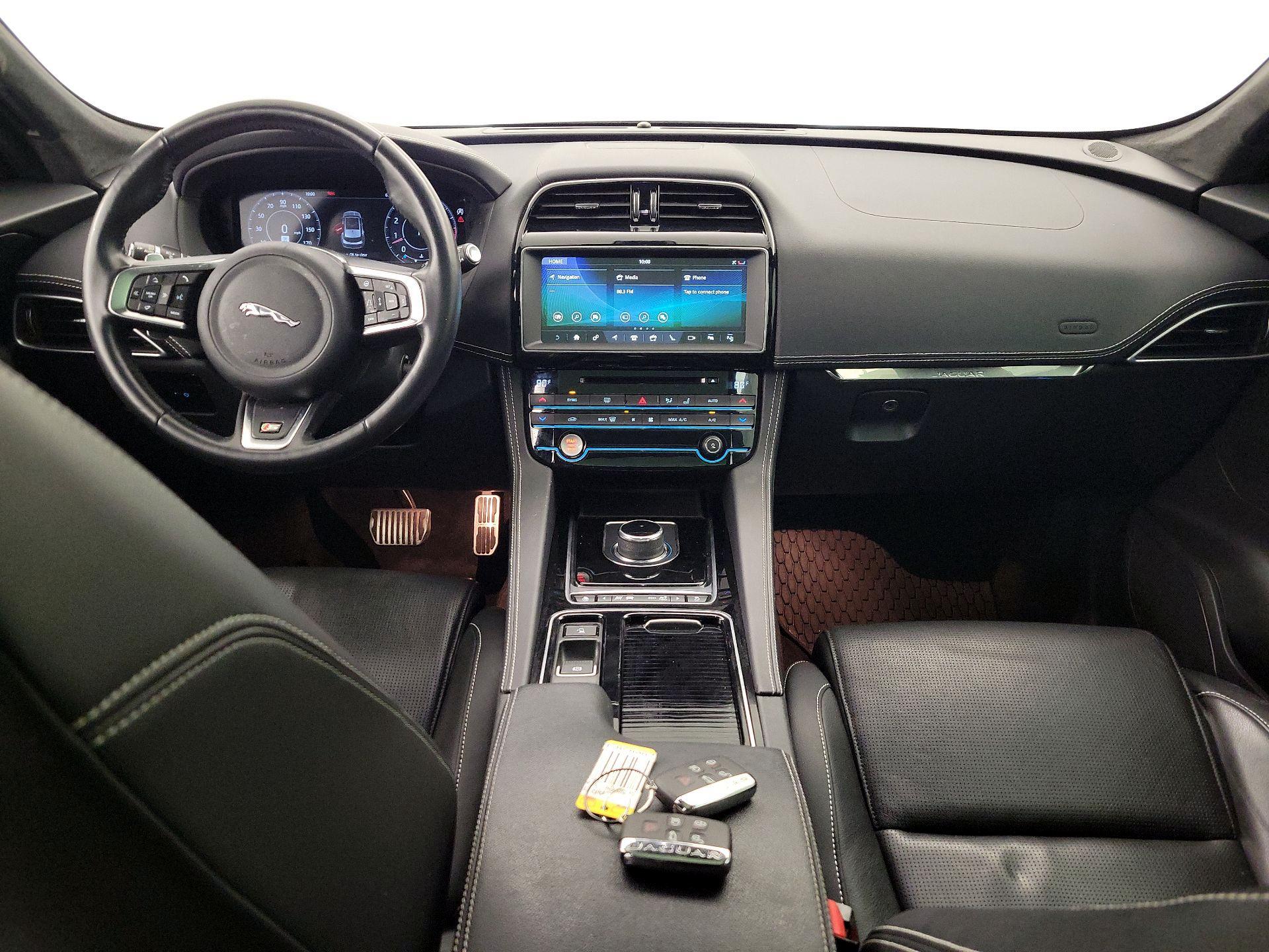 Thumbnail: 2019 Jaguar F-Pace - 9