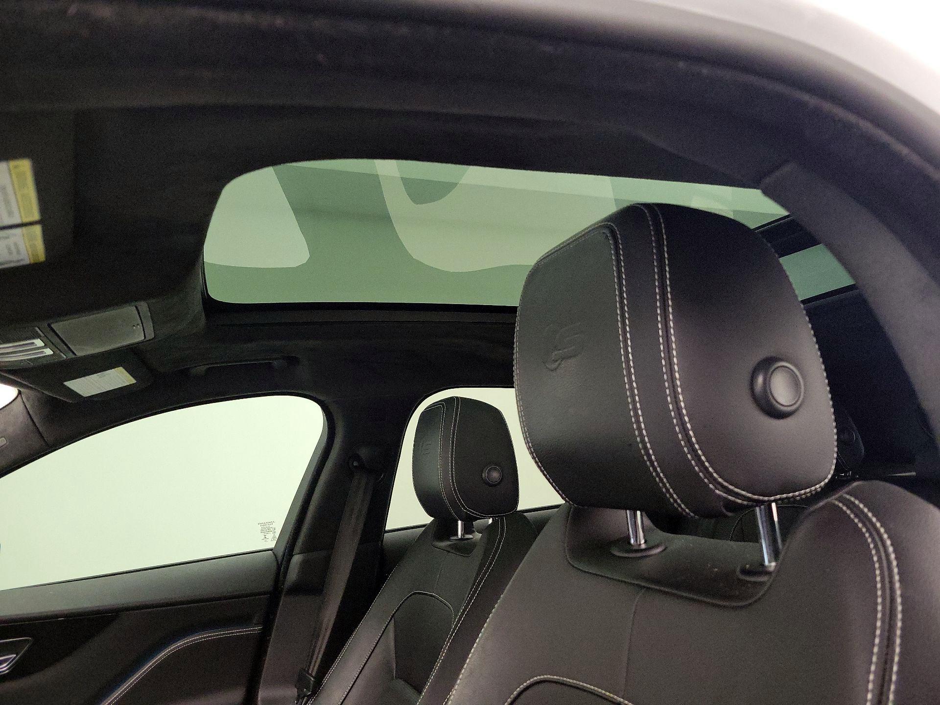 Thumbnail: 2019 Jaguar F-Pace - 18