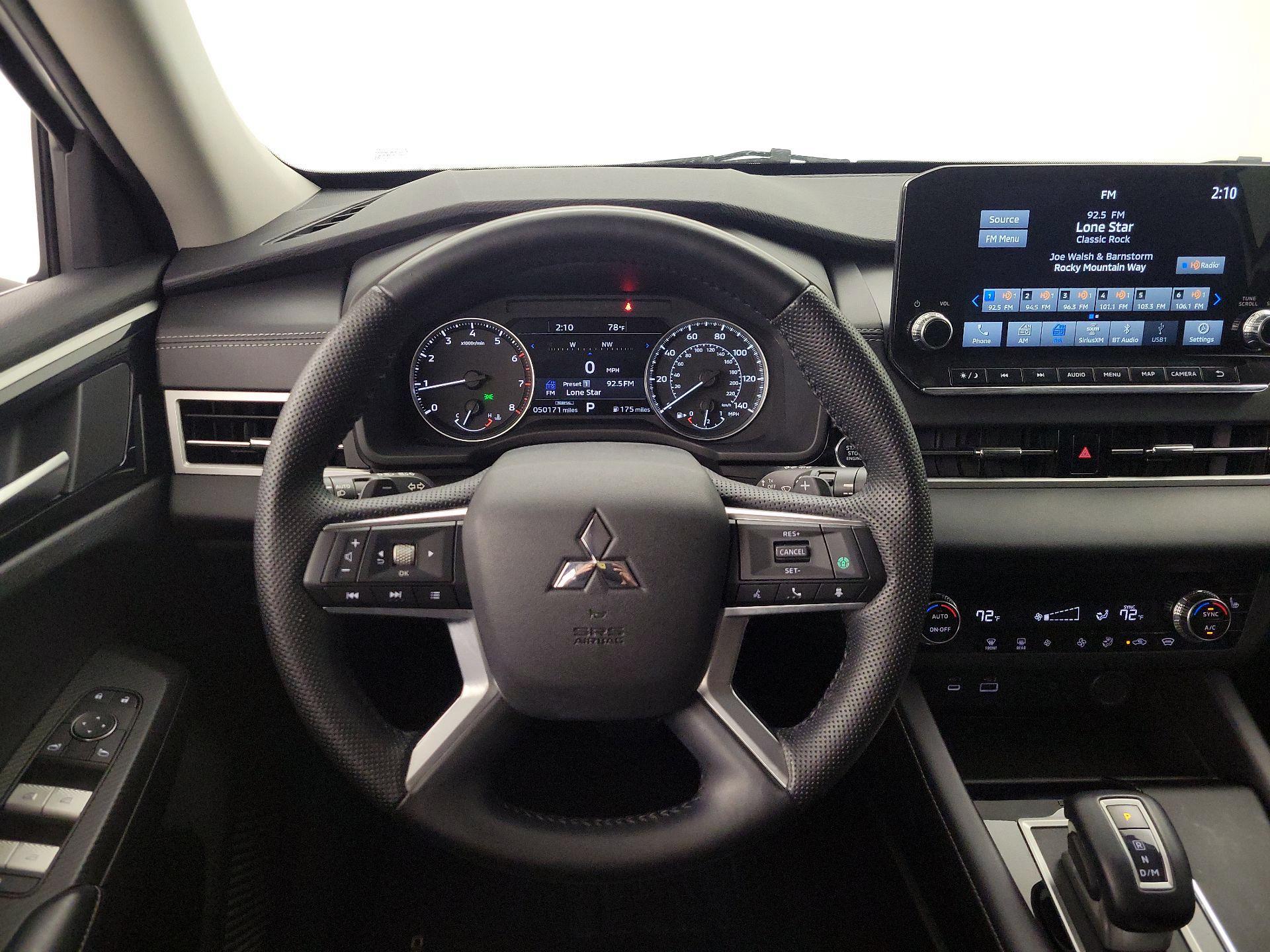 Thumbnail: 2022 Mitsubishi Outlander - 10