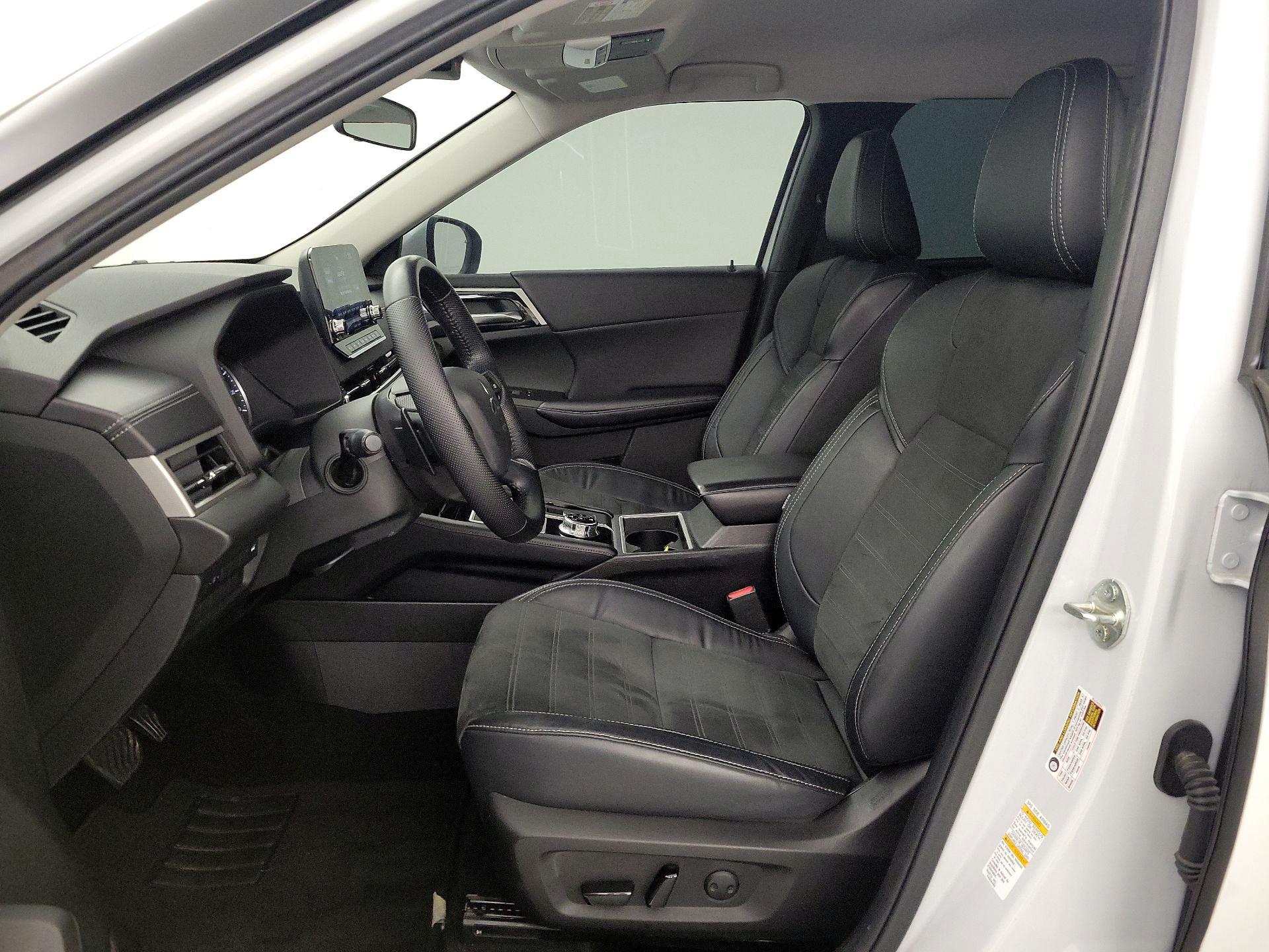 Thumbnail: 2022 Mitsubishi Outlander - 11