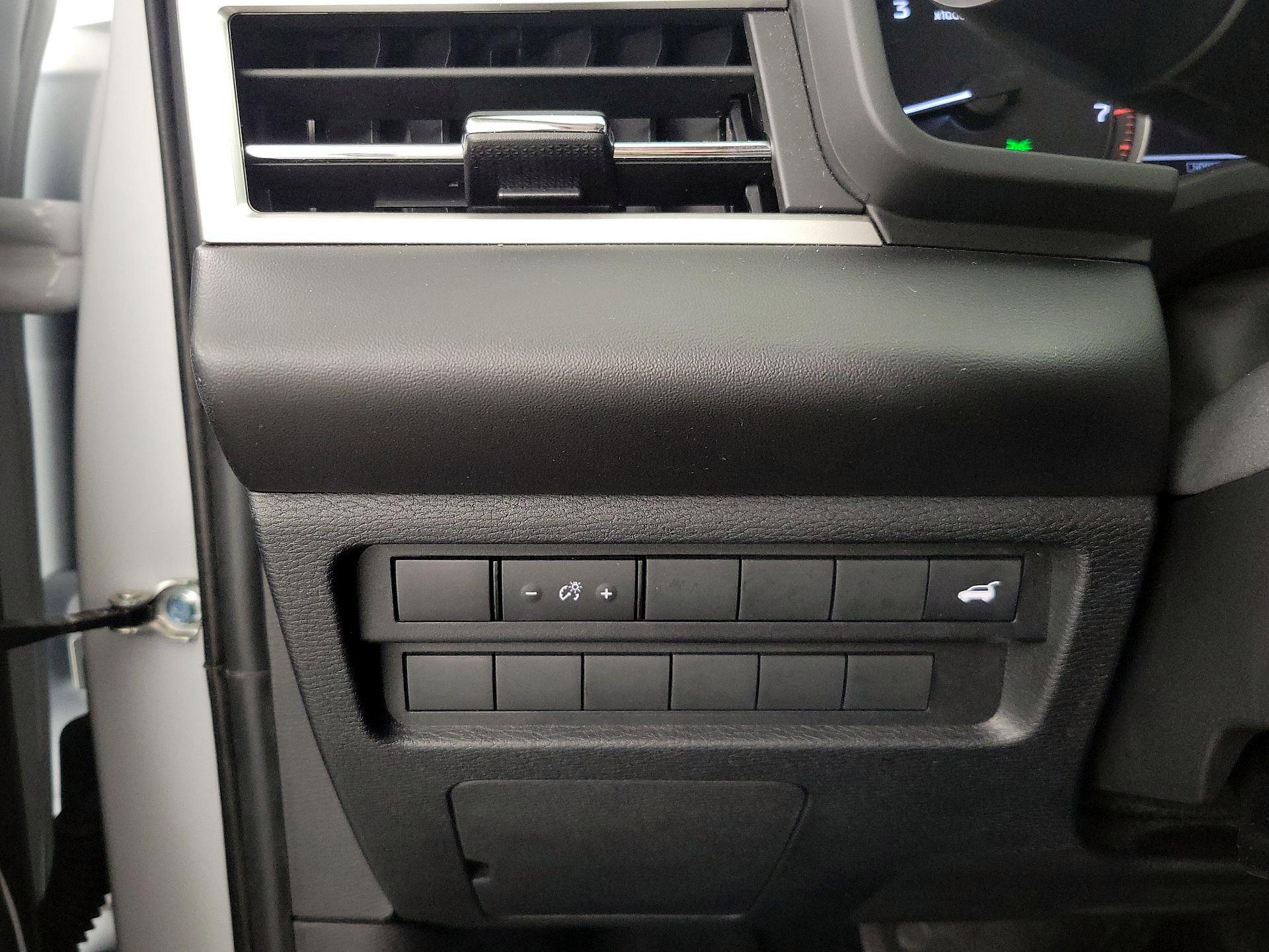 Thumbnail: 2022 Mitsubishi Outlander - 13