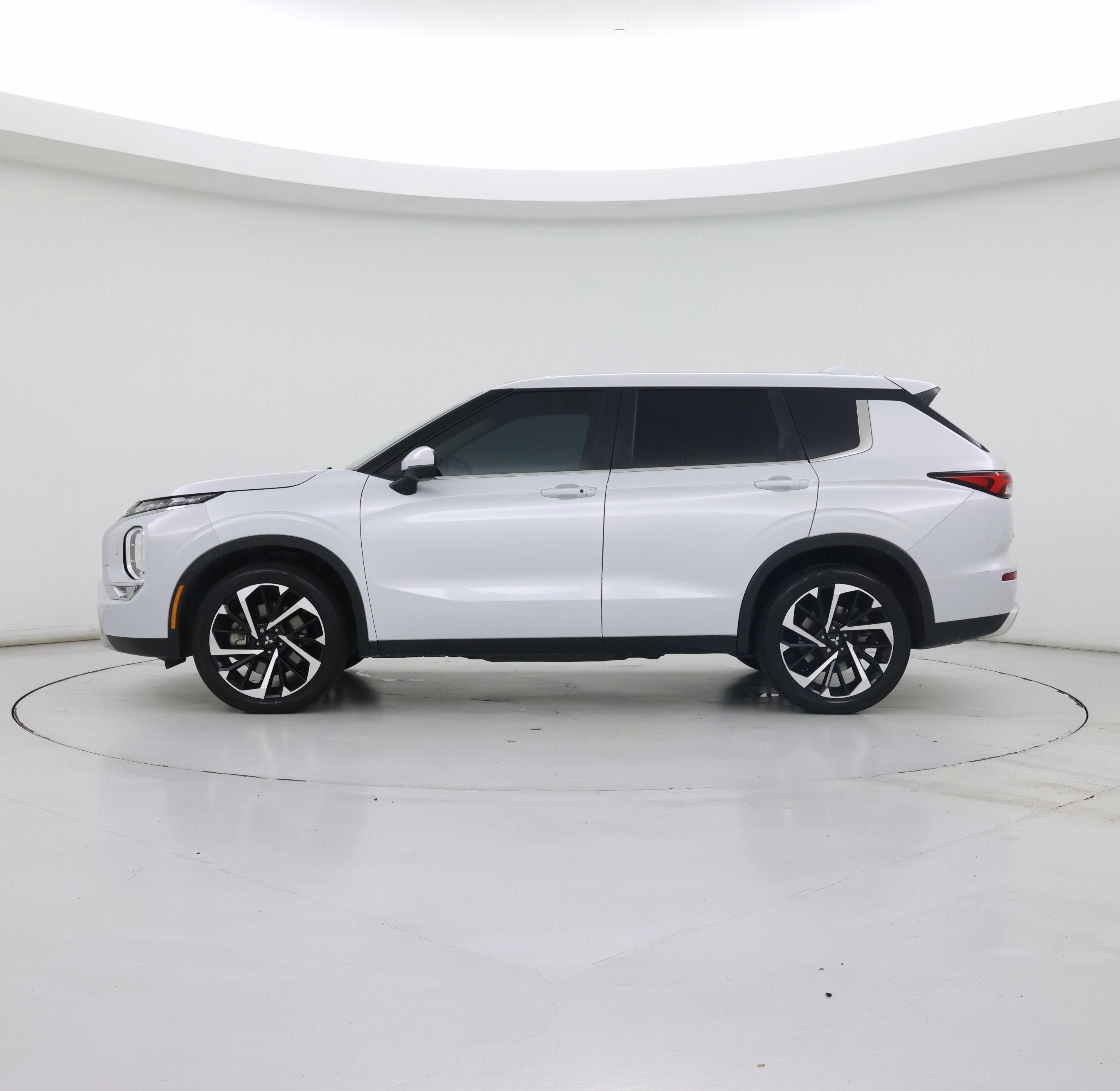 Thumbnail: 2022 Mitsubishi Outlander - 3