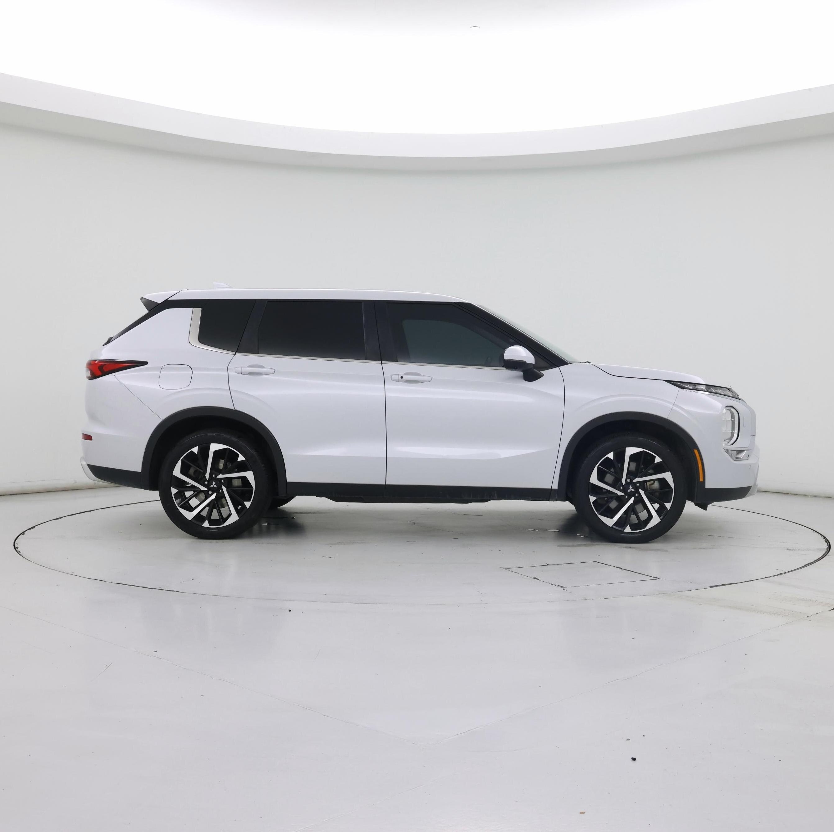 Thumbnail: 2022 Mitsubishi Outlander - 7