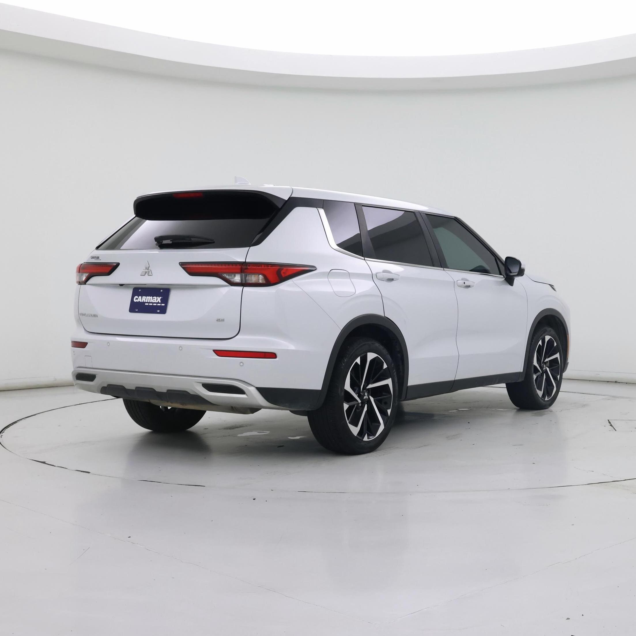 Thumbnail: 2022 Mitsubishi Outlander - 8