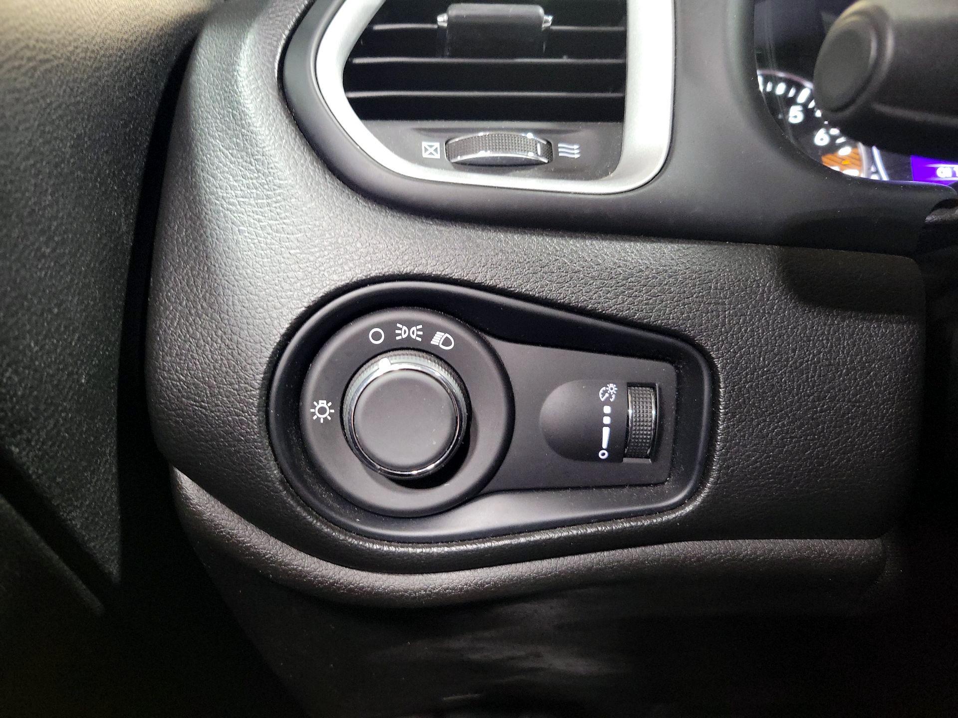 Thumbnail: 2021 Jeep Renegade - 13