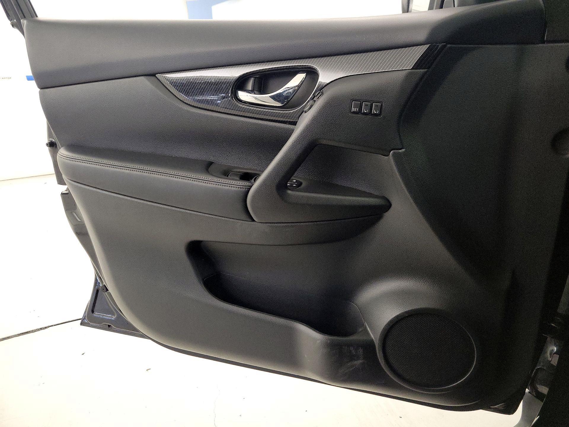 Thumbnail: 2017 Nissan Rogue - 12