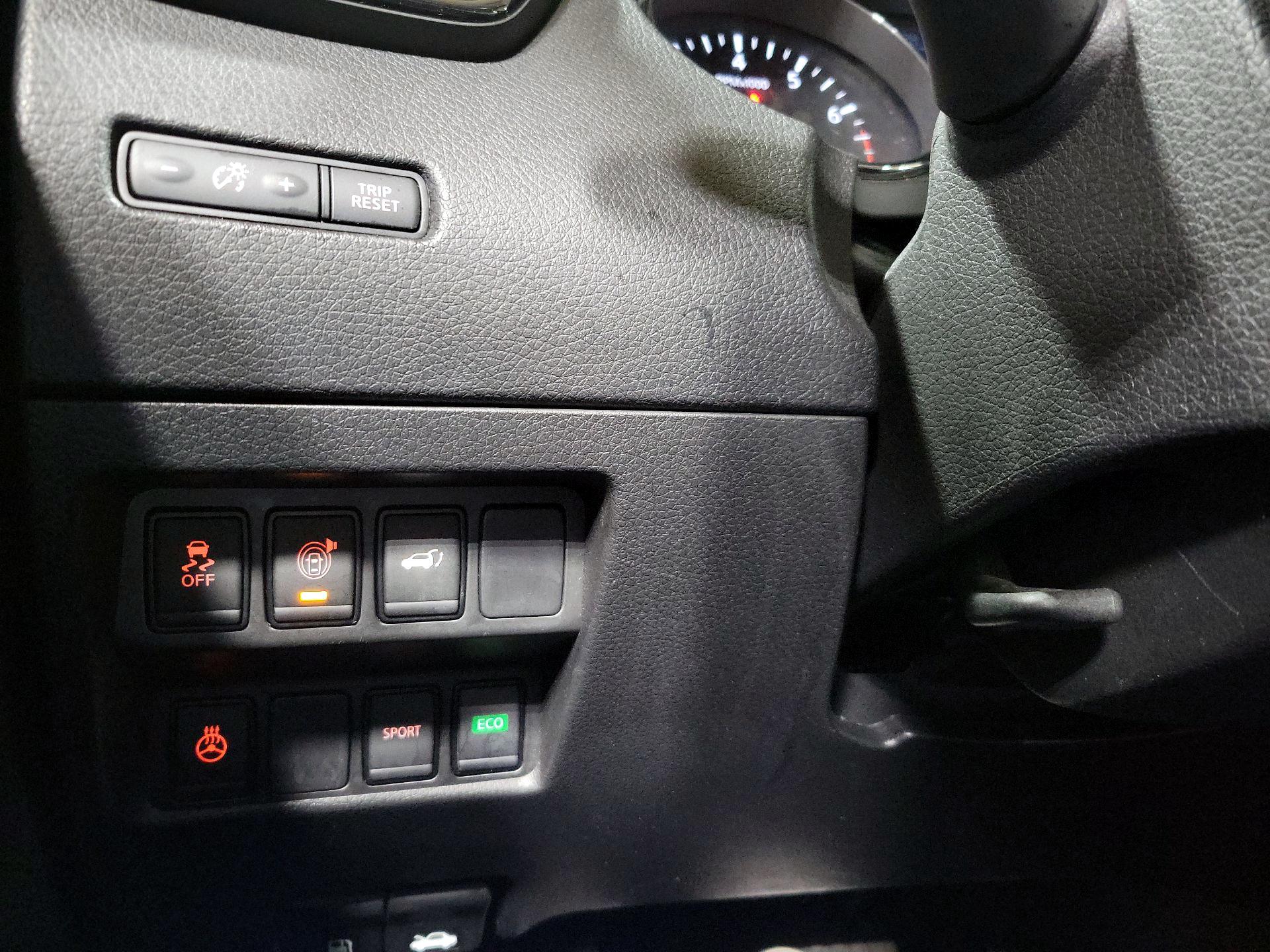 Thumbnail: 2017 Nissan Rogue - 13