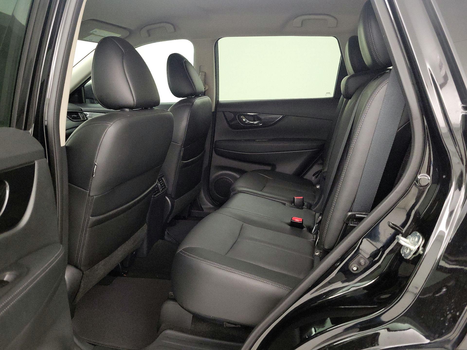 Thumbnail: 2017 Nissan Rogue - 18