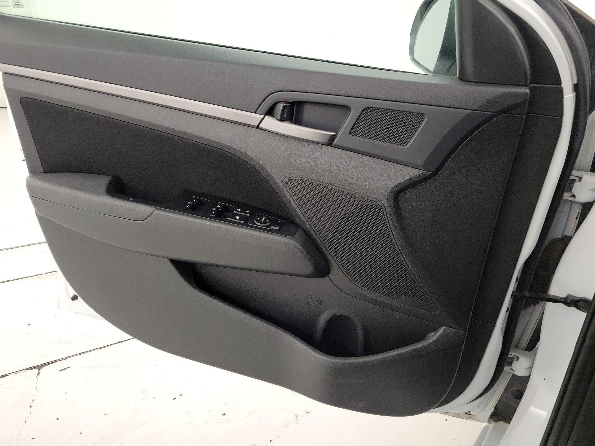 Thumbnail: 2018 Hyundai Elantra - 12