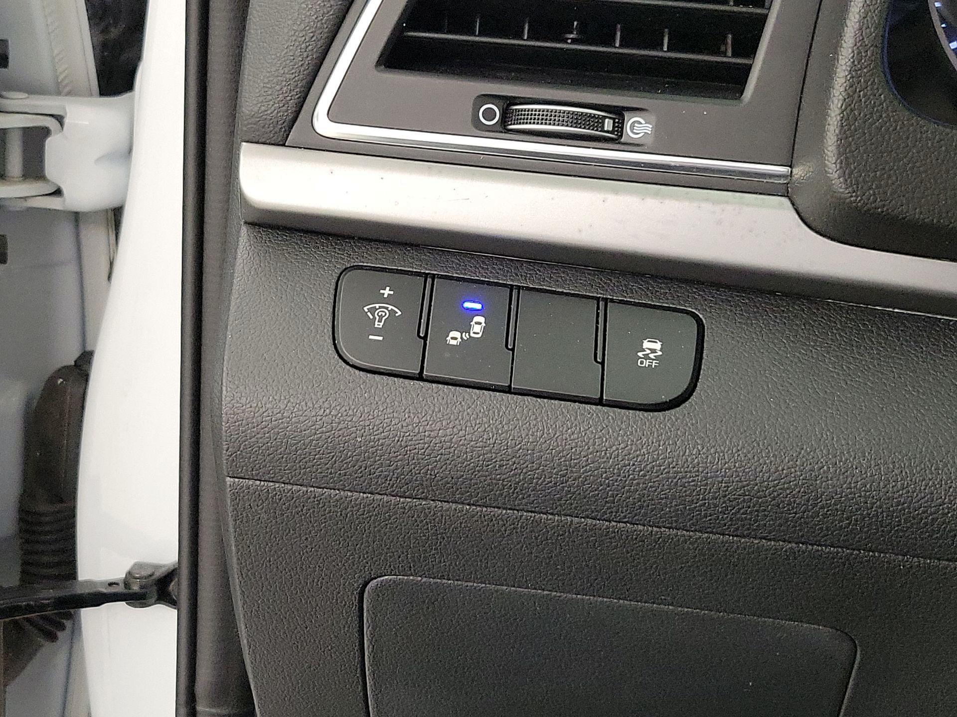 Thumbnail: 2018 Hyundai Elantra - 13