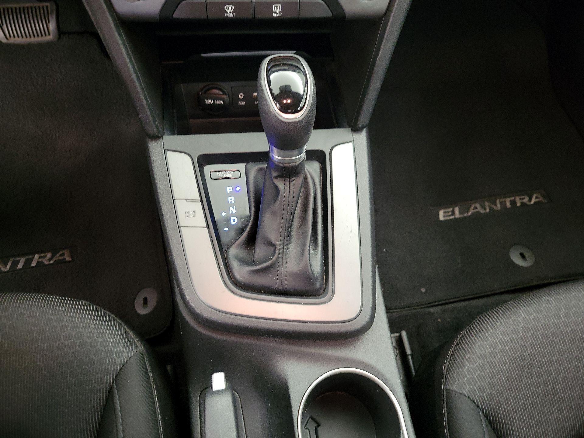 Thumbnail: 2018 Hyundai Elantra - 17