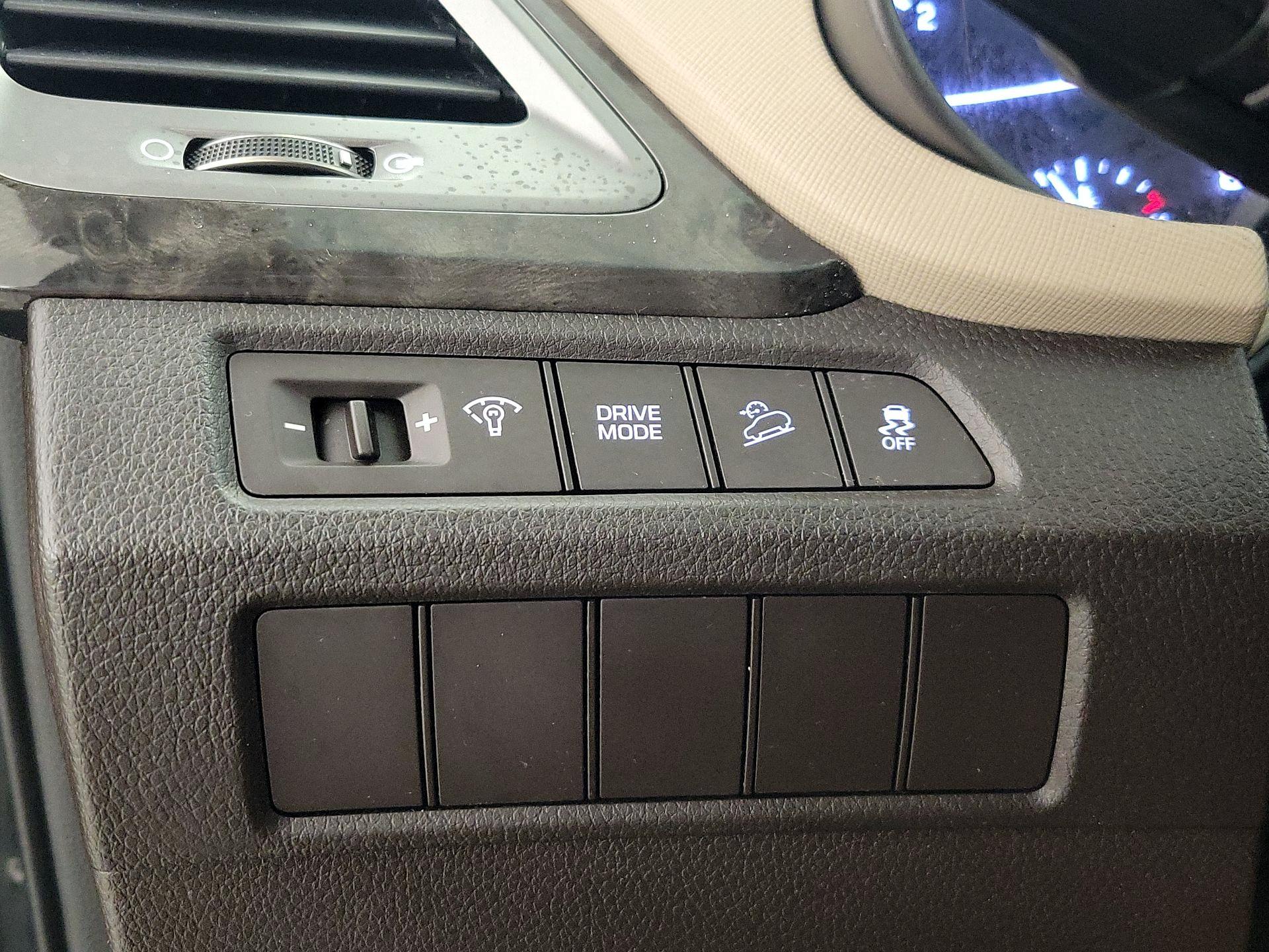 Thumbnail: 2017 Hyundai Santa Fe - 13