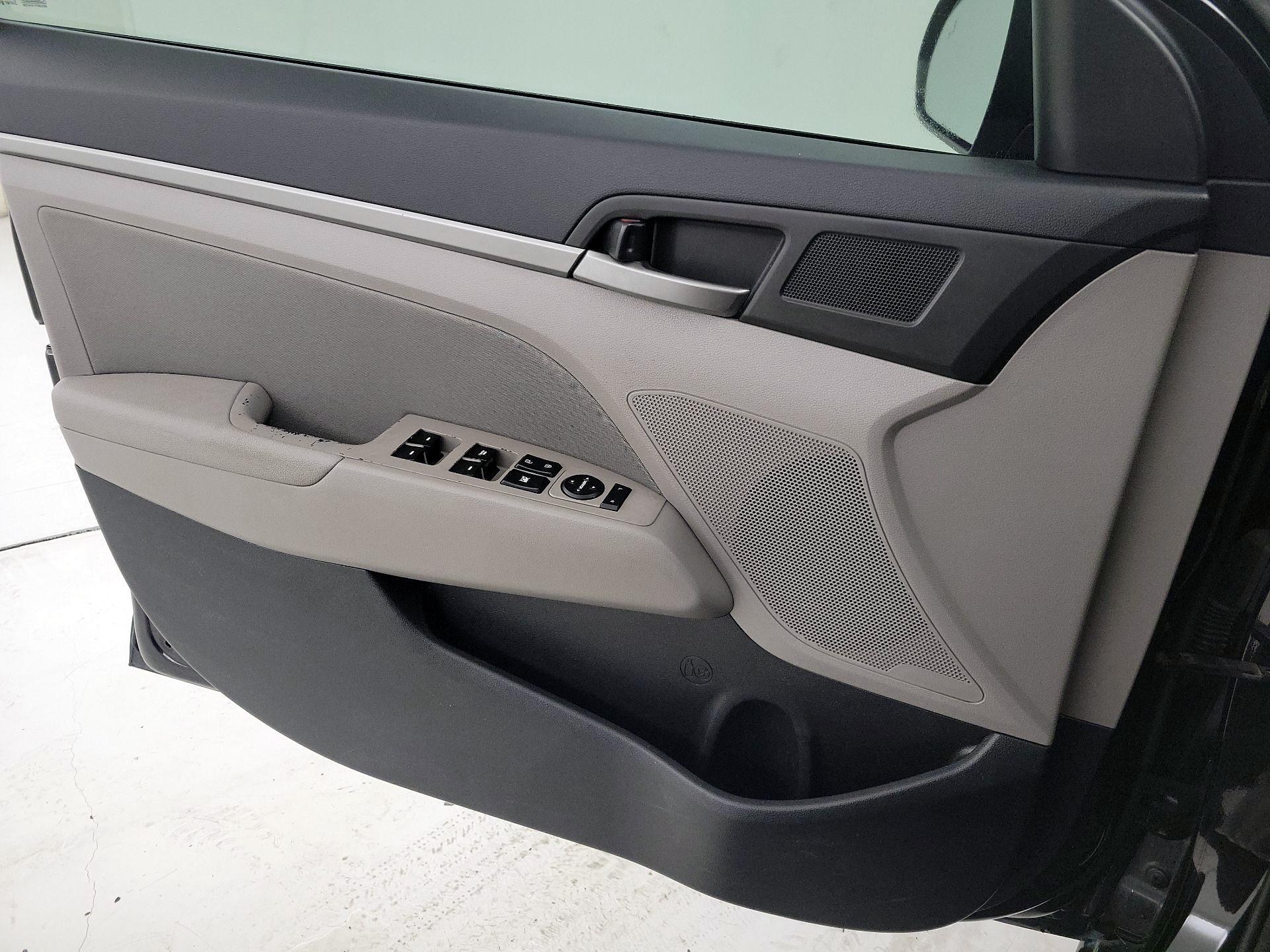 Thumbnail: 2017 Hyundai Elantra - 12