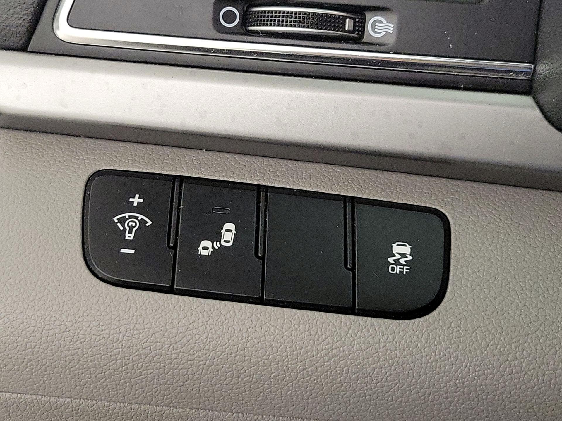 Thumbnail: 2017 Hyundai Elantra - 13