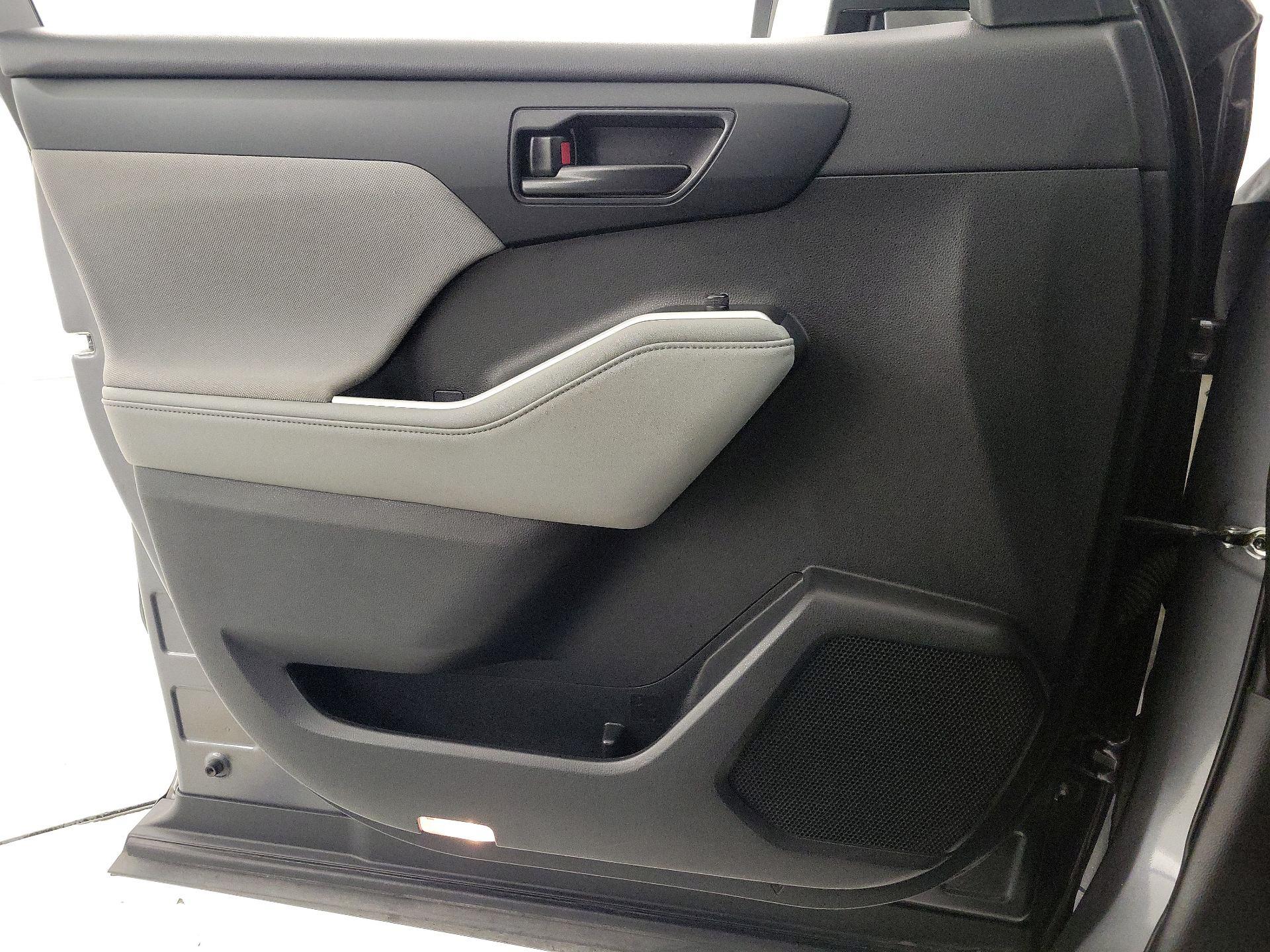 Thumbnail: 2023 Toyota Highlander - 12