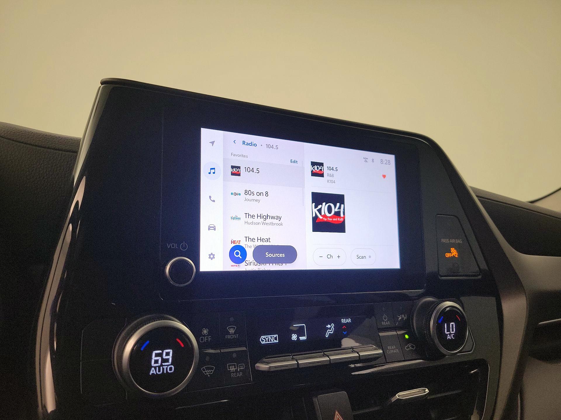 Thumbnail: 2023 Toyota Highlander - 15