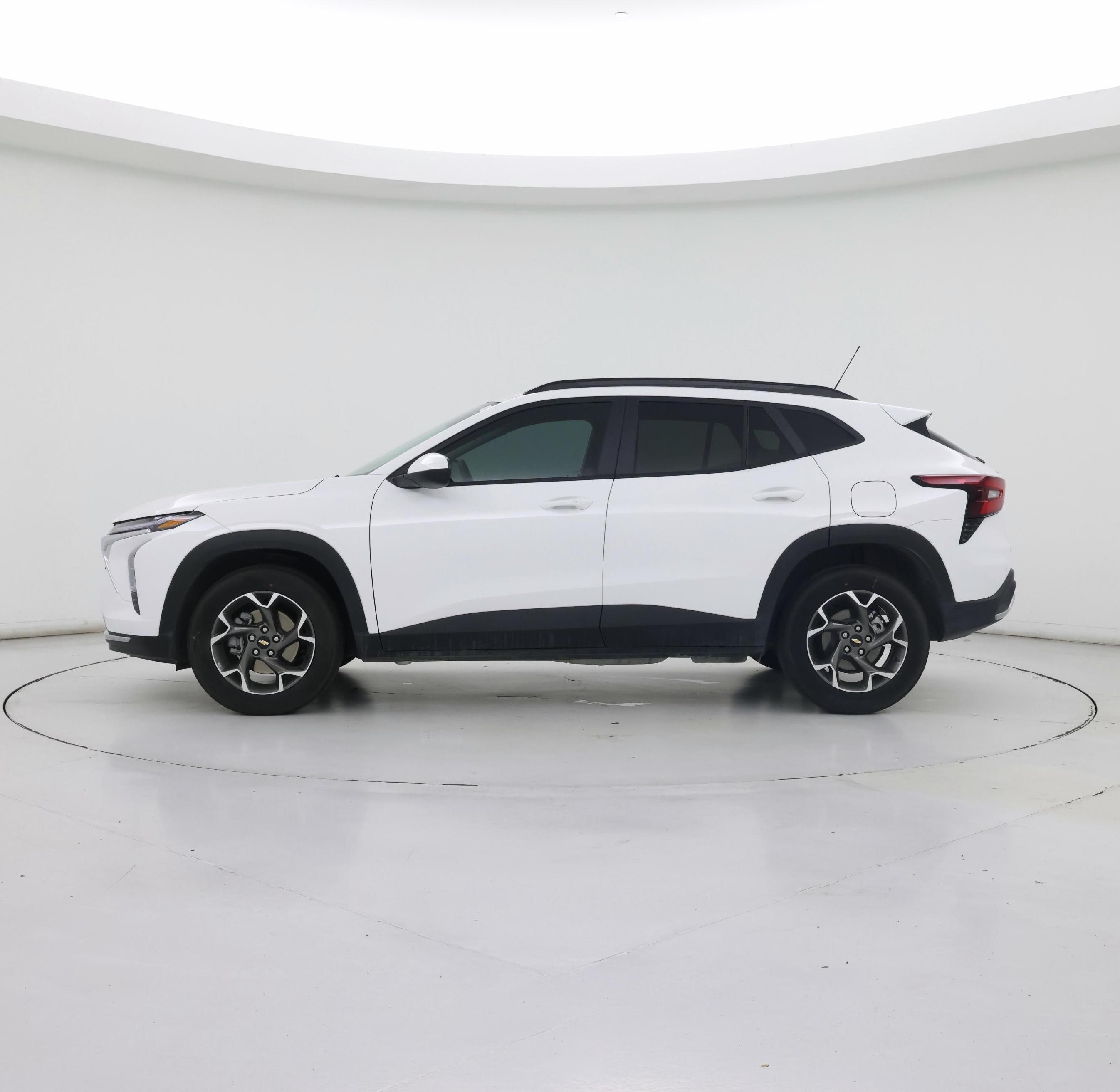 Thumbnail: 2025 Chevrolet Trax - 3