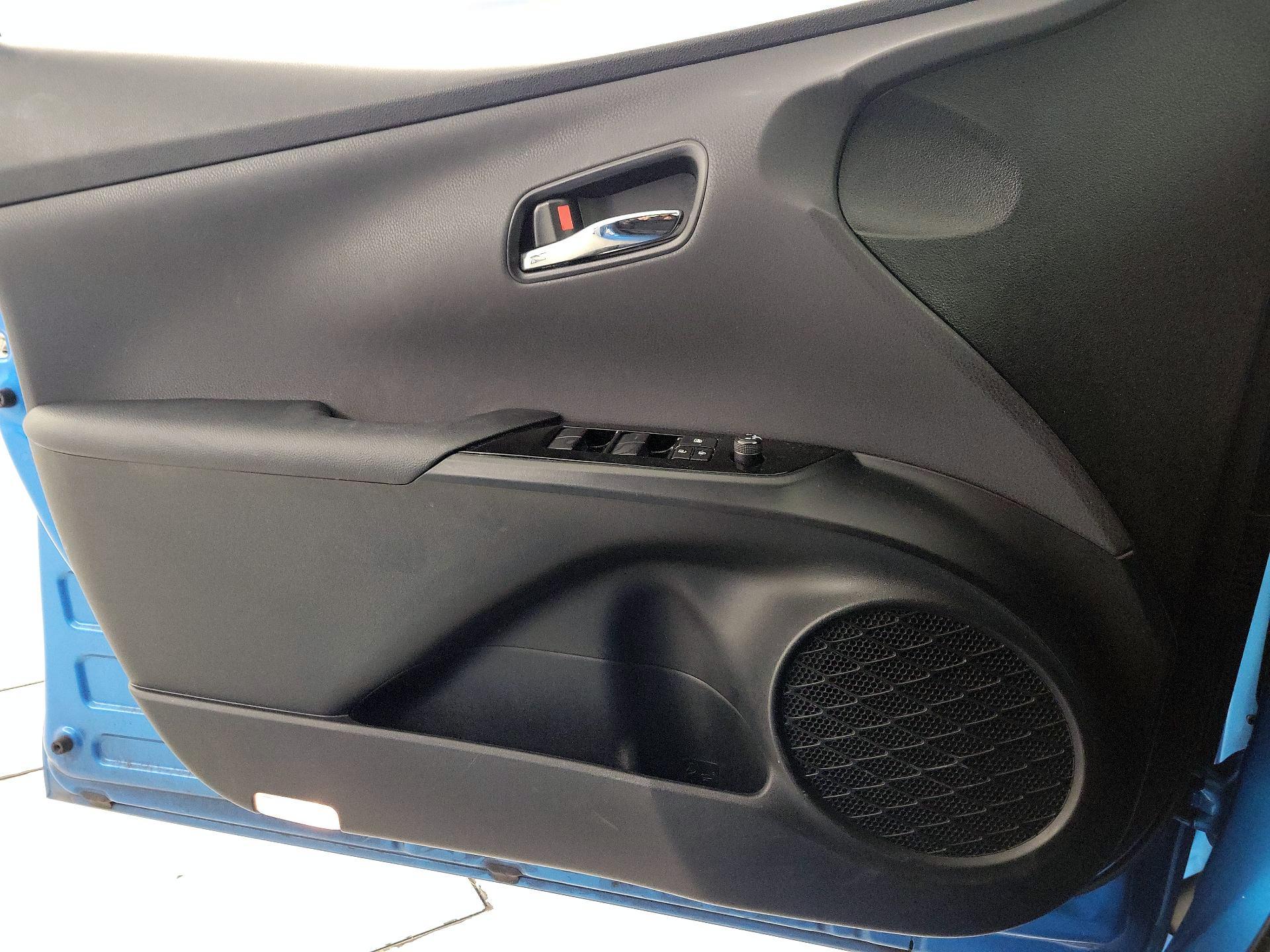 Thumbnail: 2022 Toyota Prius - 12