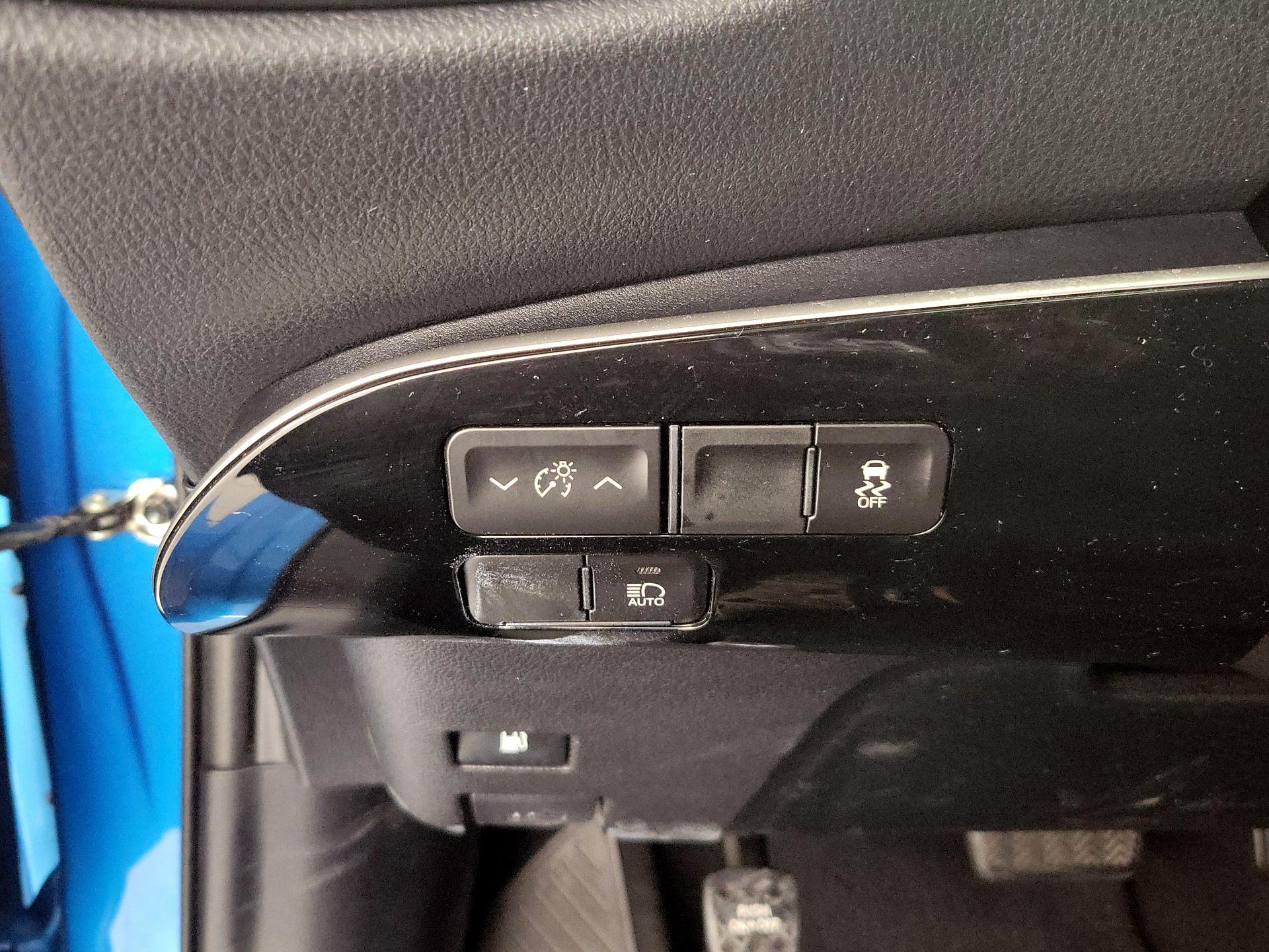 Thumbnail: 2022 Toyota Prius - 13