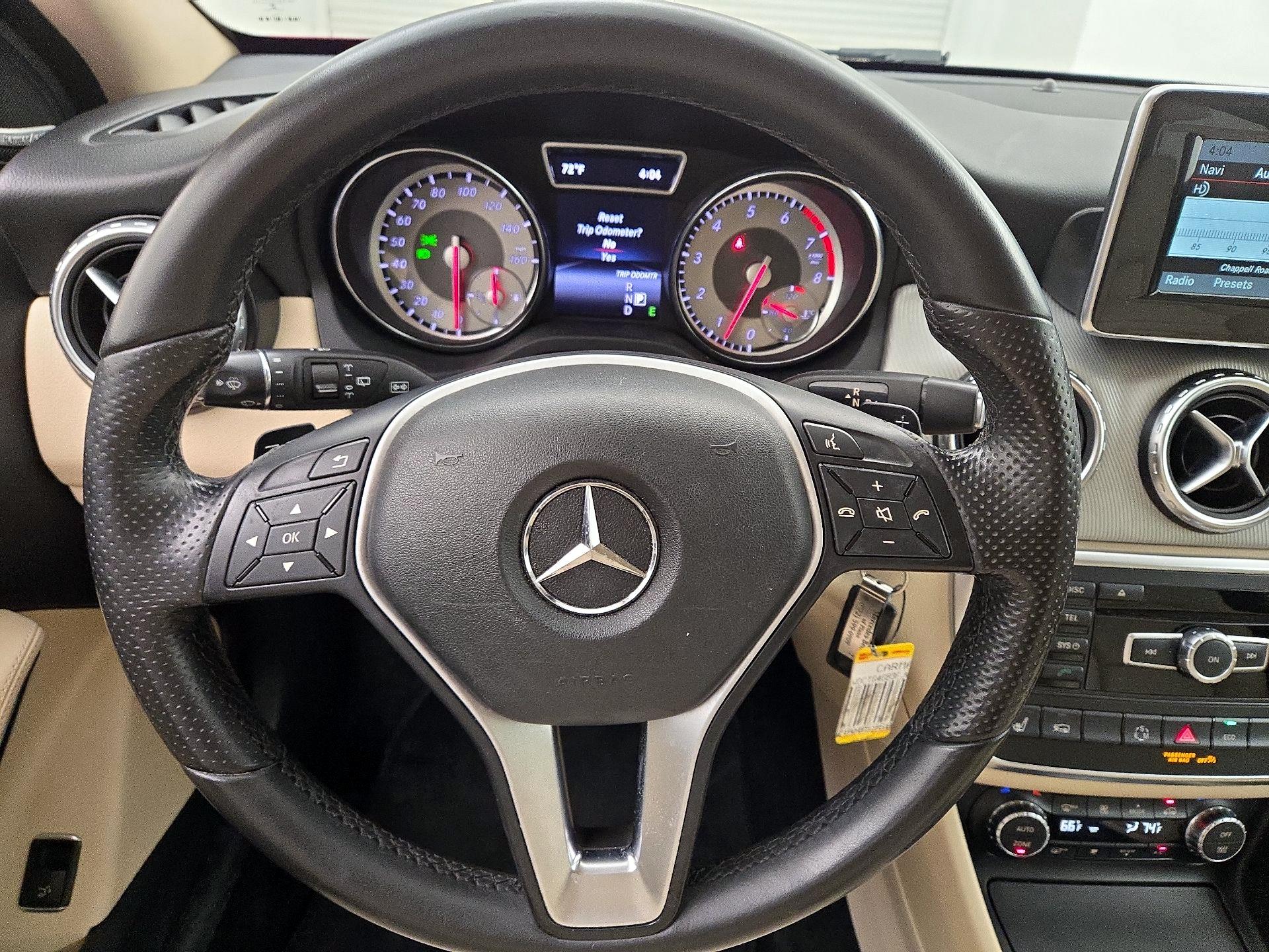 Thumbnail: 2015 Mercedes-Benz GLA - 10