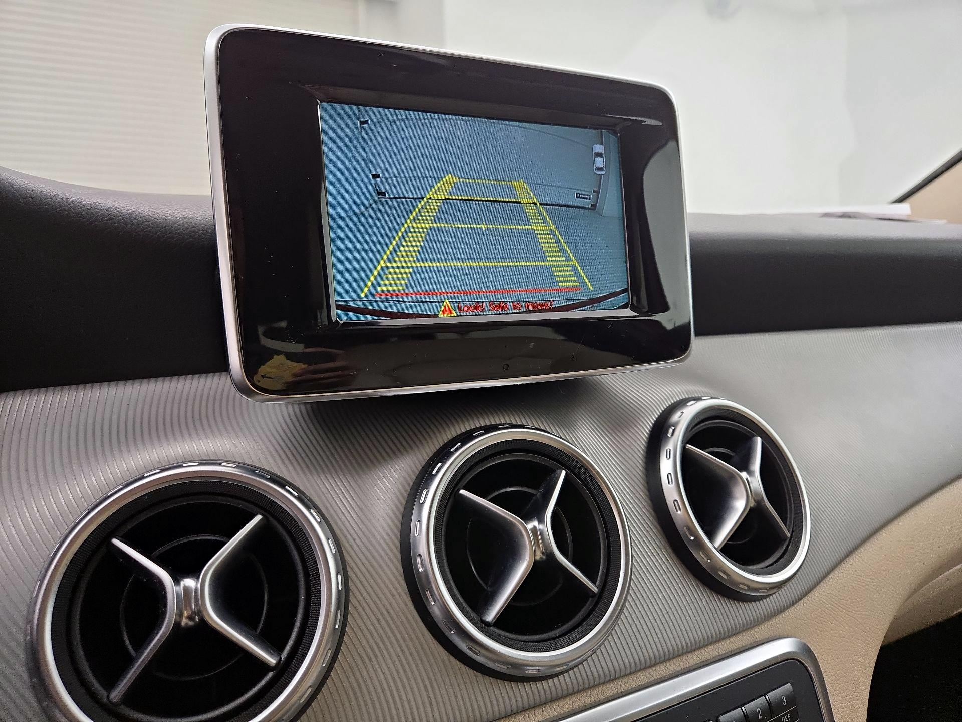 Thumbnail: 2015 Mercedes-Benz GLA - 14
