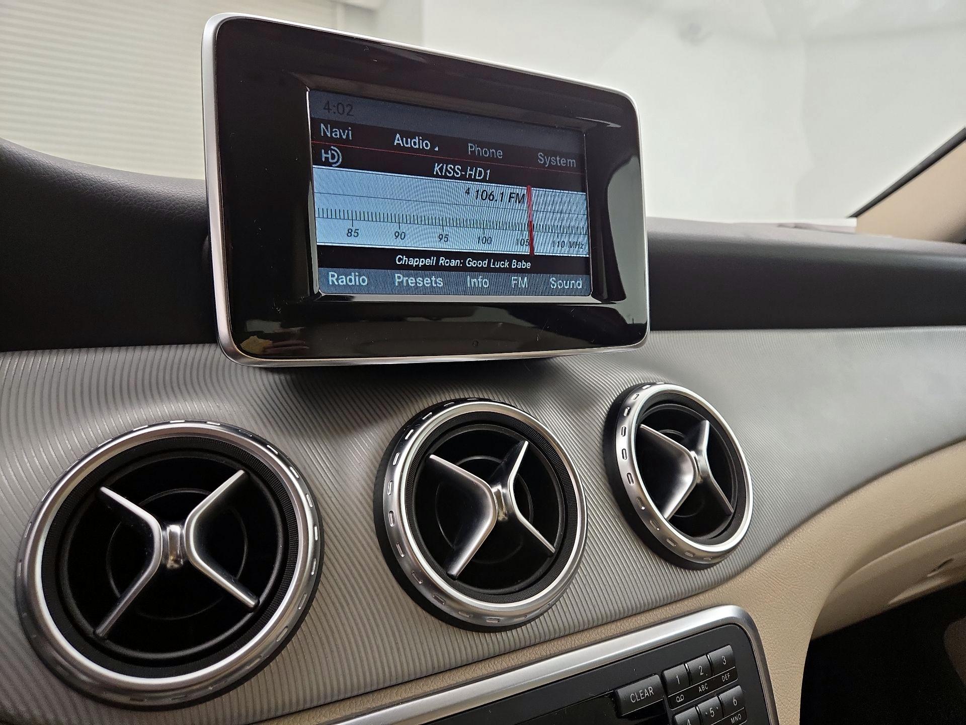 Thumbnail: 2015 Mercedes-Benz GLA - 15