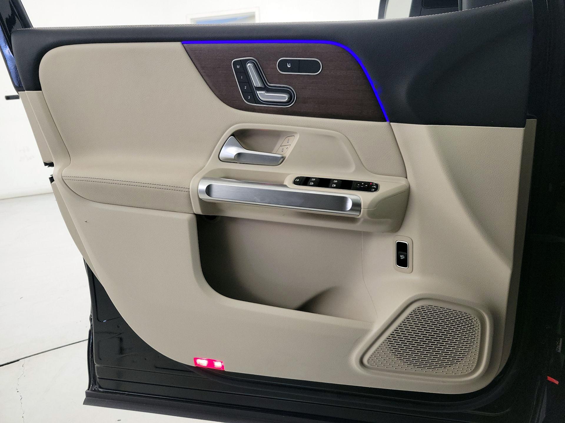 Thumbnail: 2023 Mercedes-Benz GLB - 12