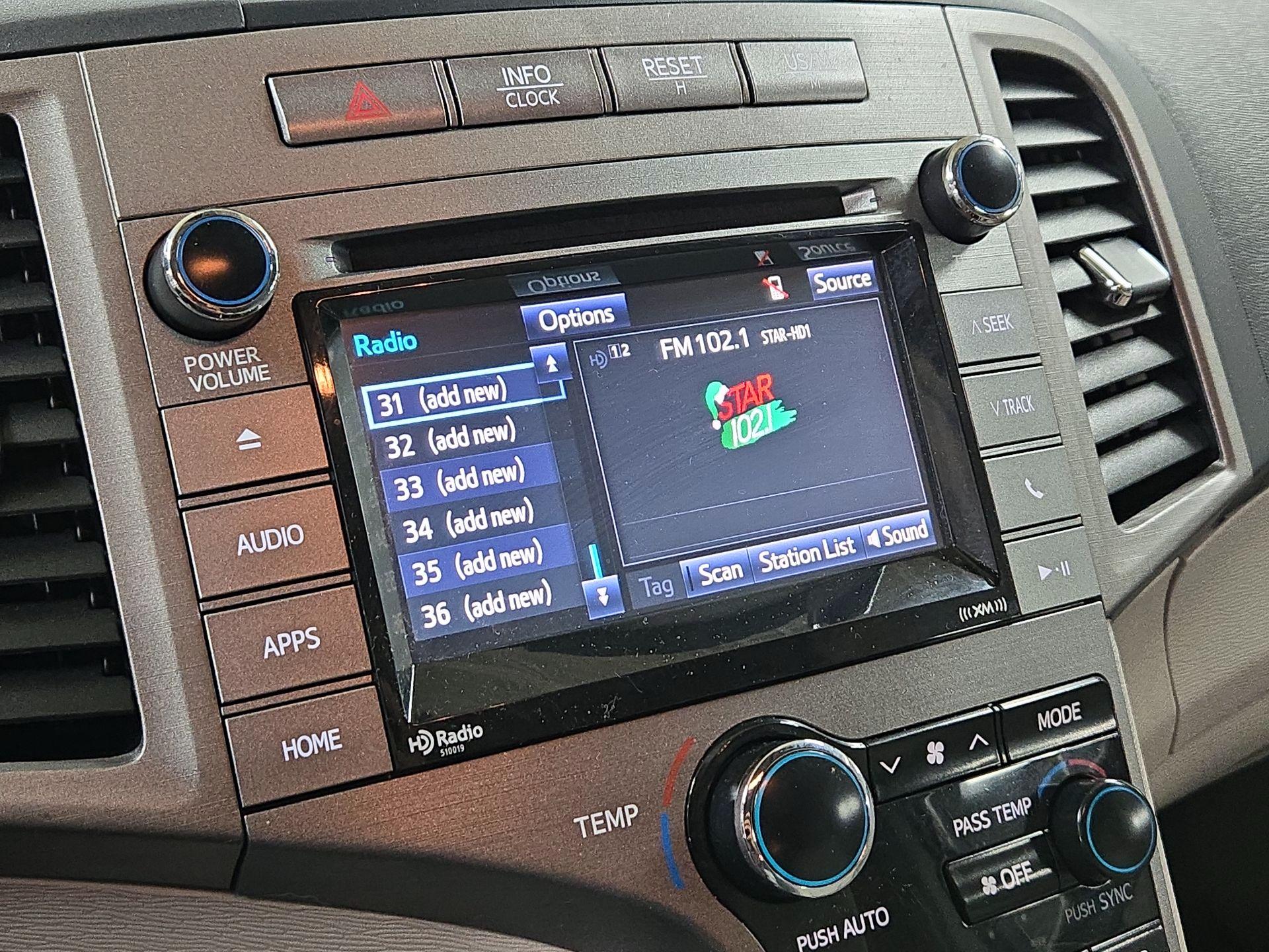 Thumbnail: 2015 Toyota Venza - 15