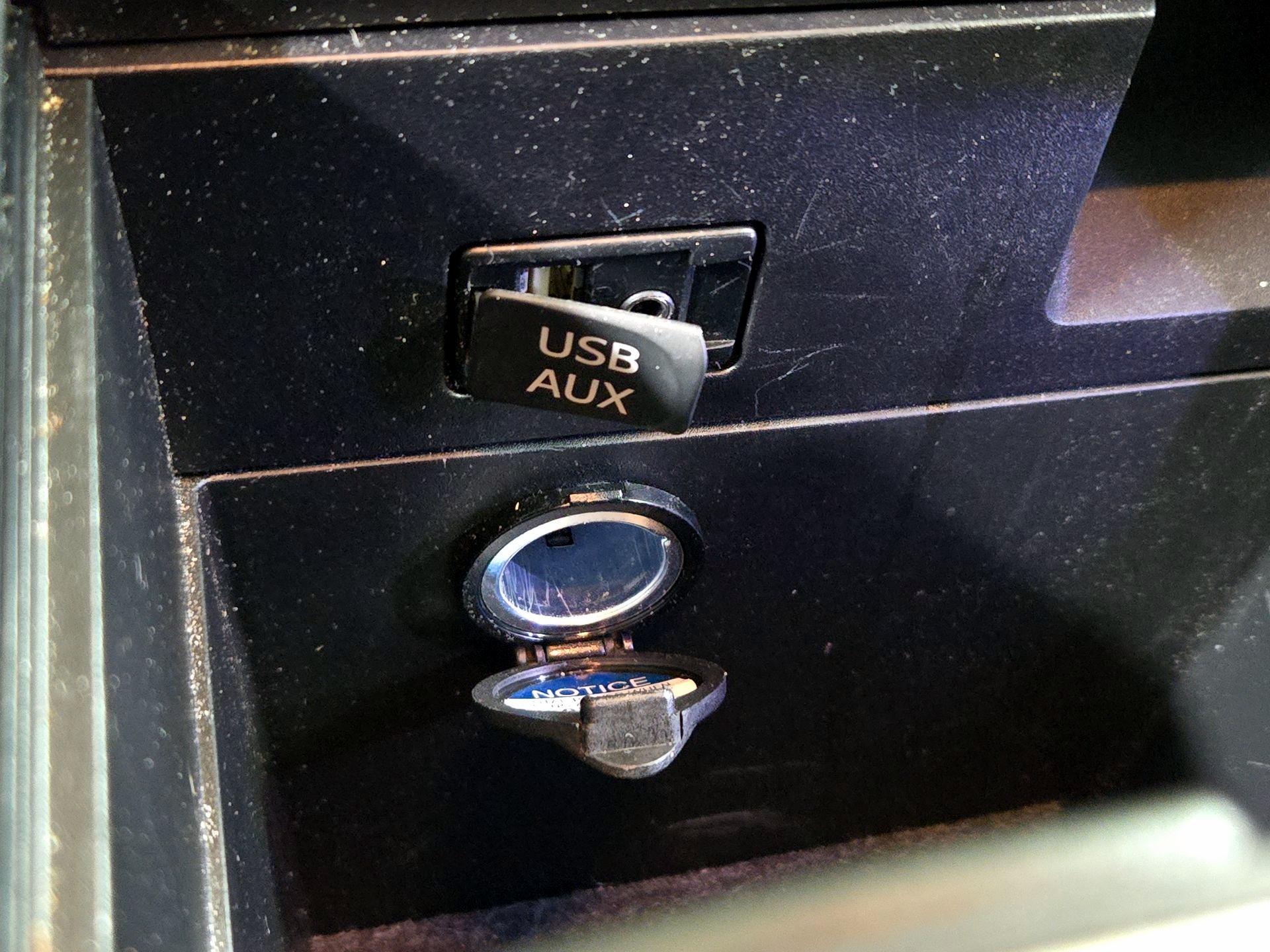 Thumbnail: 2015 Toyota Venza - 18